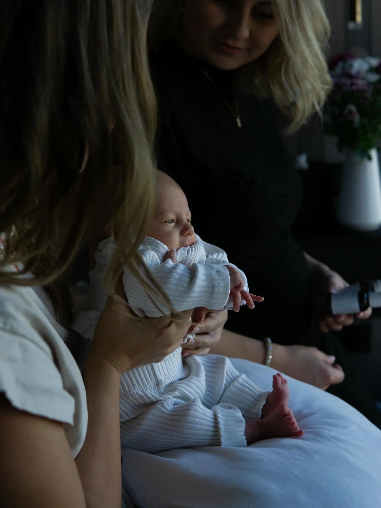 Die K&ouml;pfchenform von Babys &ndash; &amp; - worauf ihr achten k&ouml;nnen🤍

Viele Eltern bemerken in den ersten Lebensmonaten, dass sich die Kopfform ihres Babys etwas ver&auml;ndert oder sogar schon etwas abflacht. 

👶🏼 

Besonders h&auml;ufi
