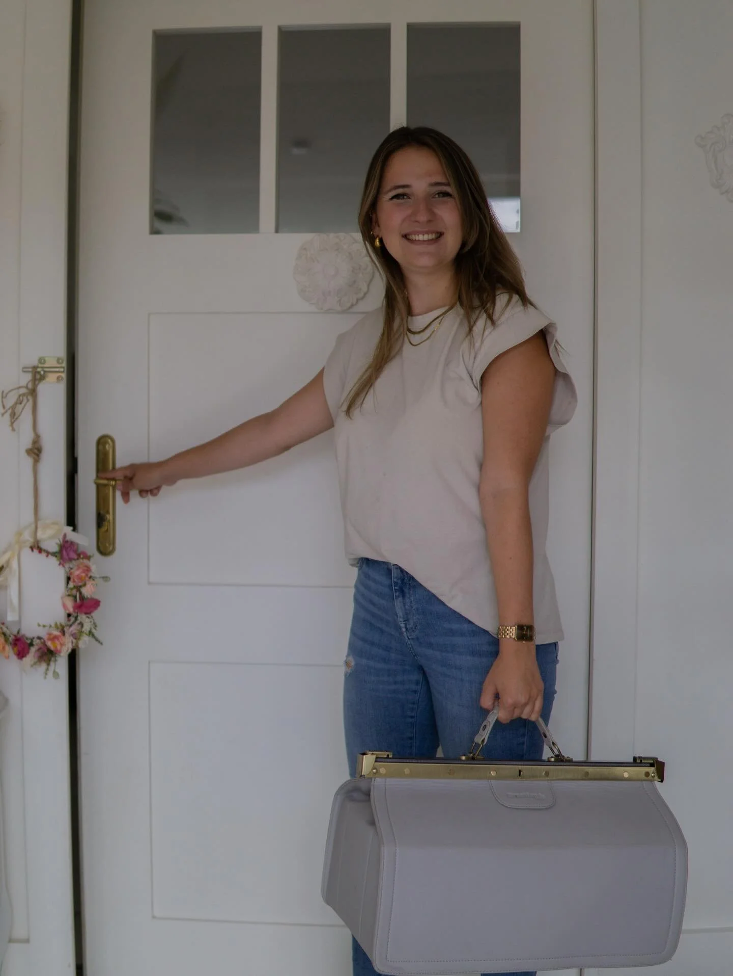 Im fr&uuml;hen Wochenbett soll man sich schonen, daher kommt die Unterst&uuml;tzung gerne zu Euch.
✨
Zu Hause kann ich Euch am besten begleiten: dort, wo Stillen, Schlafen, Wickeln und euer neuer Alltag wirklich stattfinden.

✨ Vorteile f&uuml;r euch