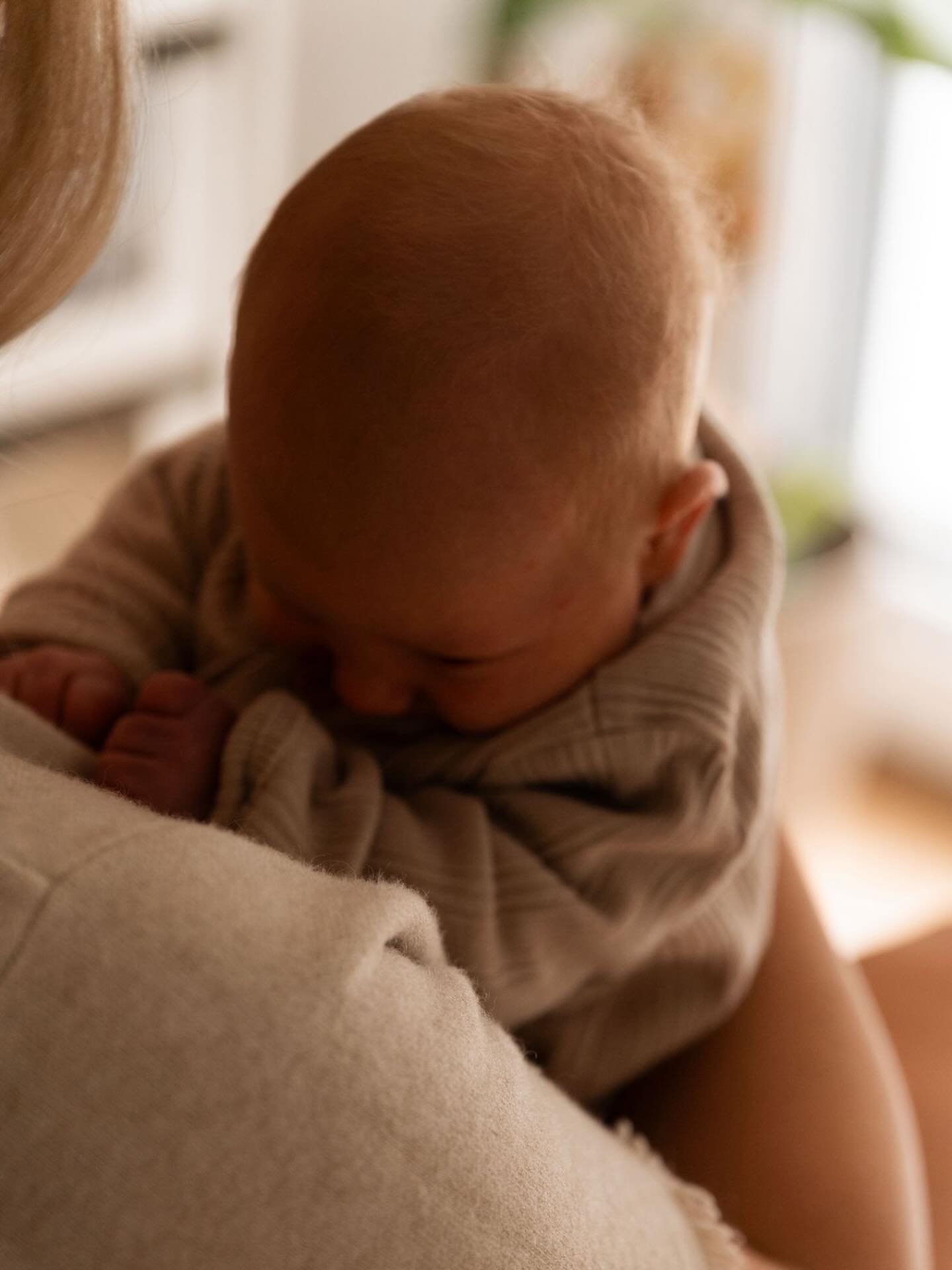 Oft werde ich gefragt: &bdquo;Warum ist eine Hebamme &uuml;berhaupt notwendig?&ldquo;

🤍
Weil eine Hebamme mehr ist als nur medizinische Begleitung.🤍 

Wir geben Sicherheit in einer v&ouml;llig neuen Lebensphase, erkennen fr&uuml;hzeitig Probleme, 