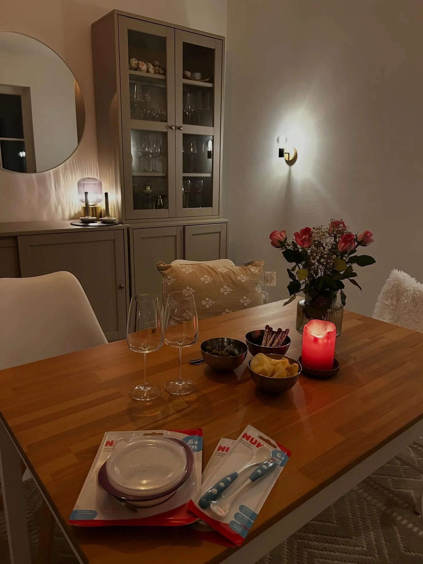 Gestern hatte ich ein Beikost-Gespr&auml;ch mit einer ehemaligen, wunderbaren Betreuung &ndash; eigentlich l&auml;ngst au&szlig;erhalb der regul&auml;ren Betreuungszeit.

Und trotzdem sa&szlig;en wir wieder zusammen am Tisch.
Diesmal an meinem. Mit e