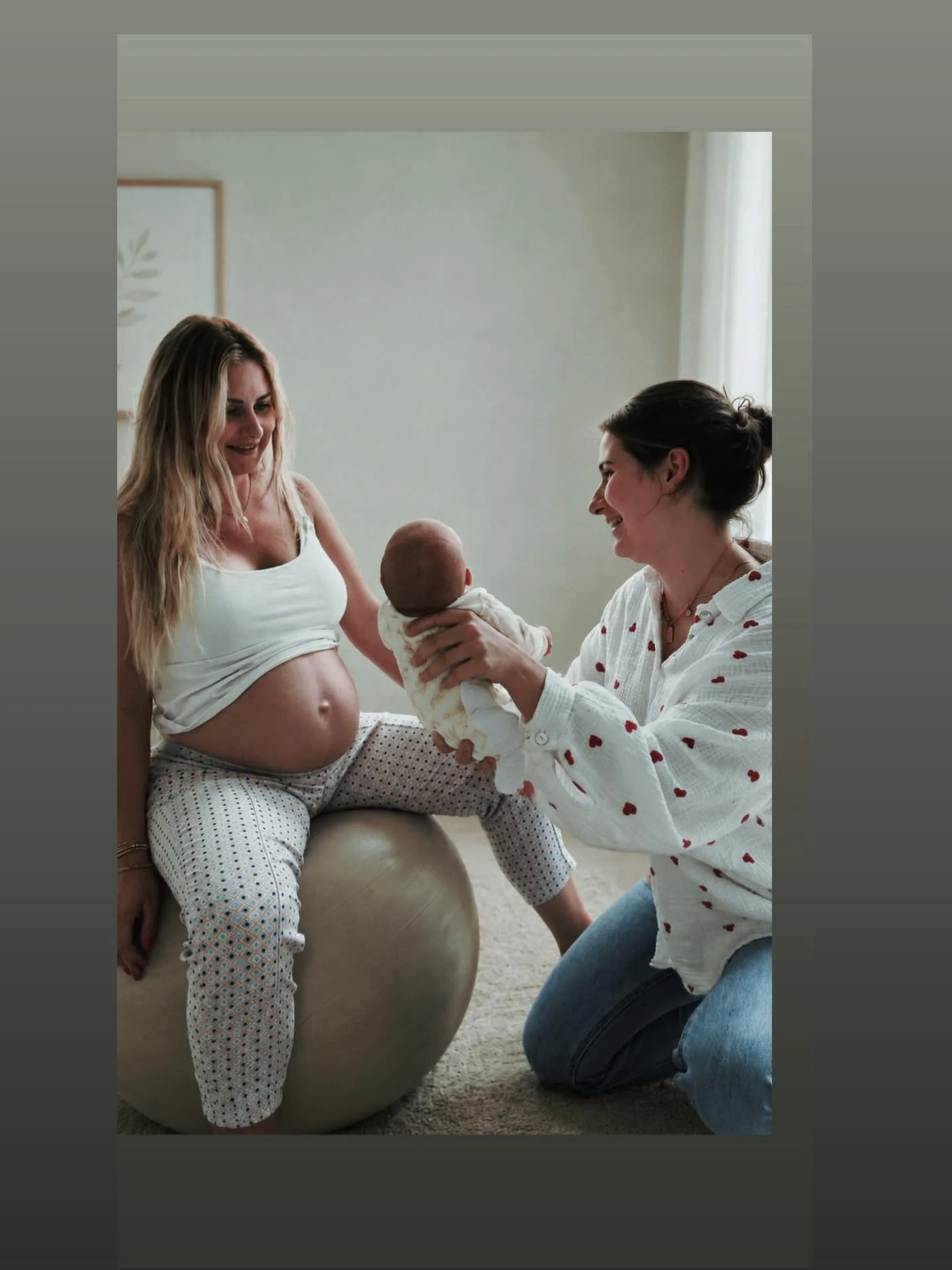 Geburtsvorbereitung in der Schwangerschaft 🤰🏽 

Ich spreche in der Schwangerschaft gerne mit den werdenden Eltern dar&uuml;ber, was unter der Geburt auf sie zukommen kann, welche Entscheidungen sie treffen d&uuml;rfen und welche M&ouml;glichkeiten 