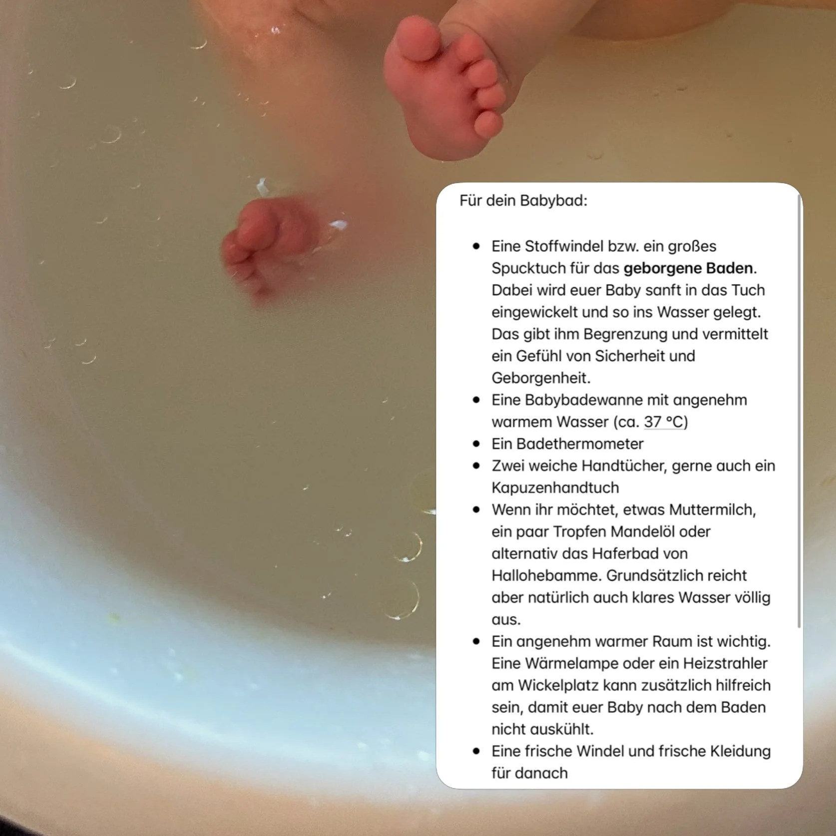 Das erste Bad 🛁🤍
✨
Das erste Baden ist ein ganz besonderer Moment f&uuml;r euch und euer Baby. Beim geborgenen Baden sorgt ein weiches Tuch f&uuml;r Begrenzung, Sicherheit und Geborgenheit. Gerne unterst&uuml;tze ich Euch dabei. 

Wichtig sind eine
