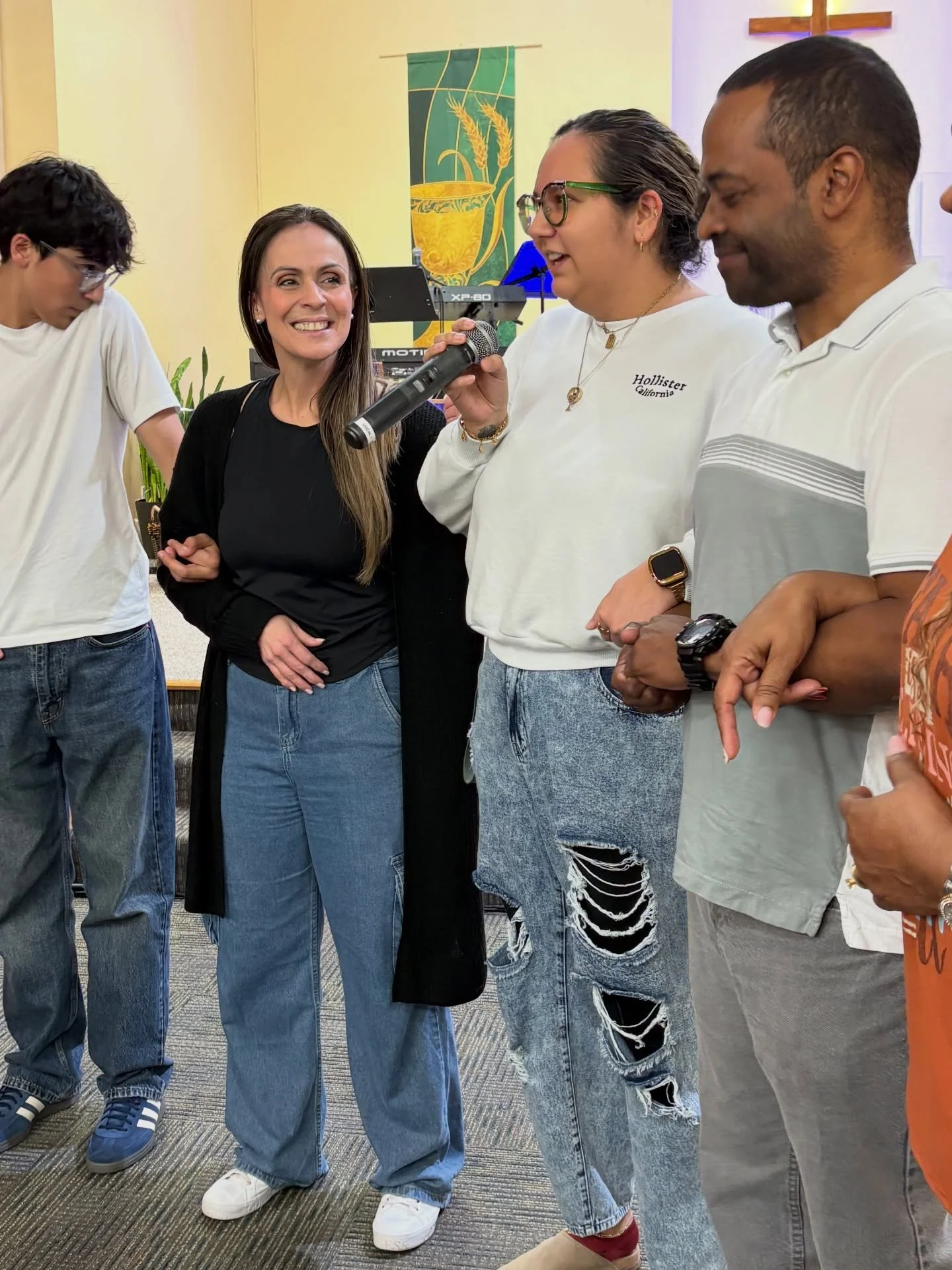 Ven ac&aacute; y te digo que yo vine a adorar a Dios.&rdquo; 🙌✨

Un hermoso tiempo con la juventud, donde a trav&eacute;s de din&aacute;micas aprendimos la importancia de caminar juntos y edificarnos en amor y comunidad, siempre teniendo como fundam