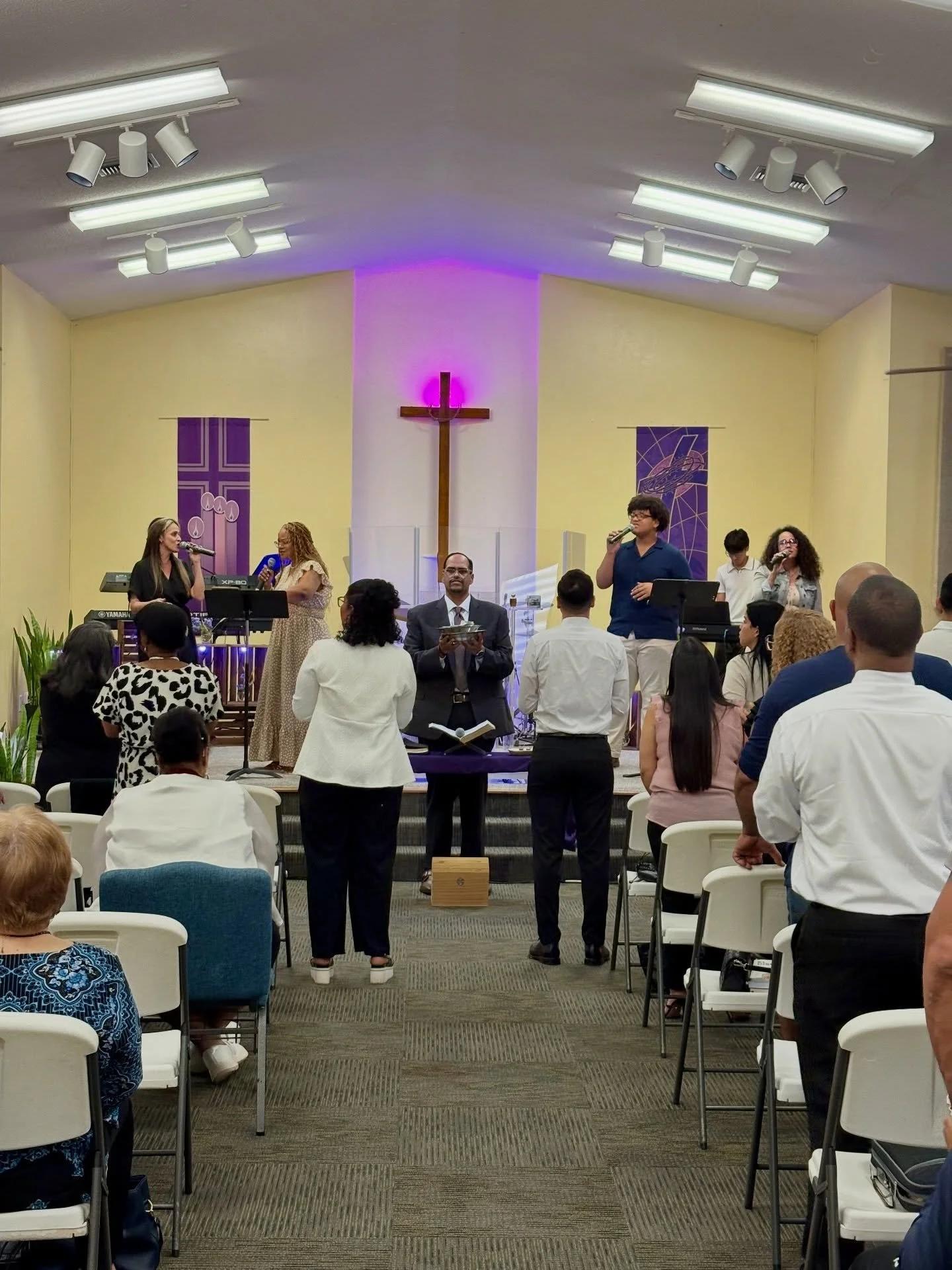 Compartimos algunos momentos de nuestro Culto de Adoraci&oacute;n y Santa Cena de hoy en la Iglesia Cristiana de Deltona. 🙏✨ 

📖 Mateo 8:23-27 
Mensaje: Fe que madura en medio de la prueba.

Aprendimos que la fe se forma en medio de las tormentas d