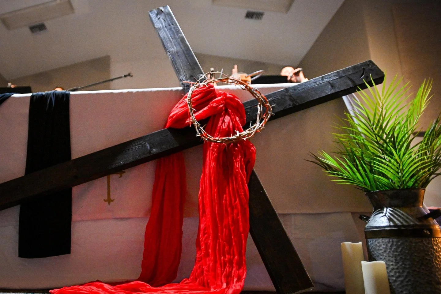 ✨ Hoy vivimos un tiempo especial en este Viernes Santo ✨

Bajo el tema &ldquo;La locura de la cruz&rdquo;, basado en 1 Corintios 1:21-23, fuimos recordados de una verdad poderosa: lo que el mundo considera debilidad, Dios lo transforma en poder para 