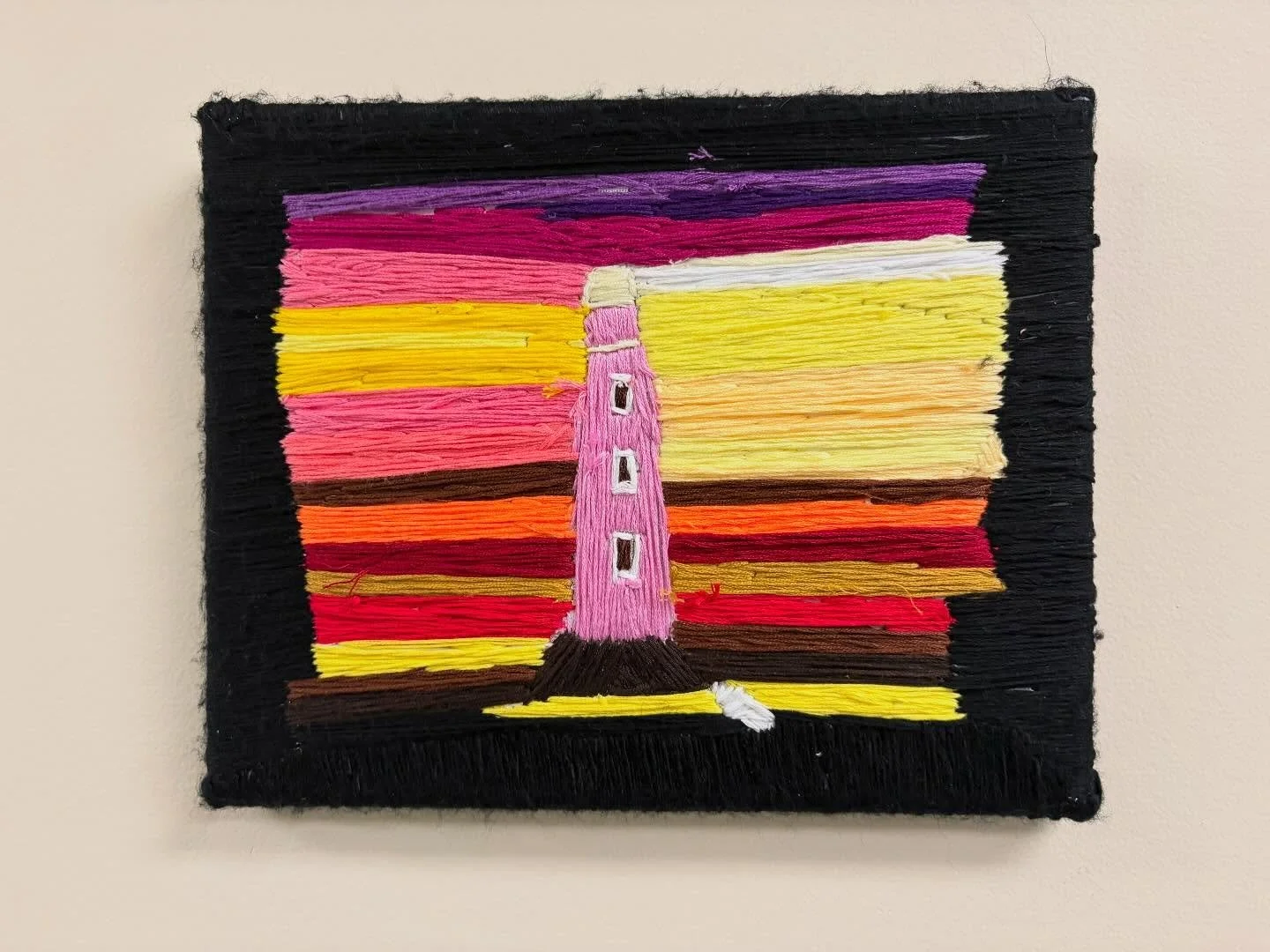 Embroidered lighthouse by the talented Gail Hampton
.
.
.
#embroidery #lighthouse #idd #art
