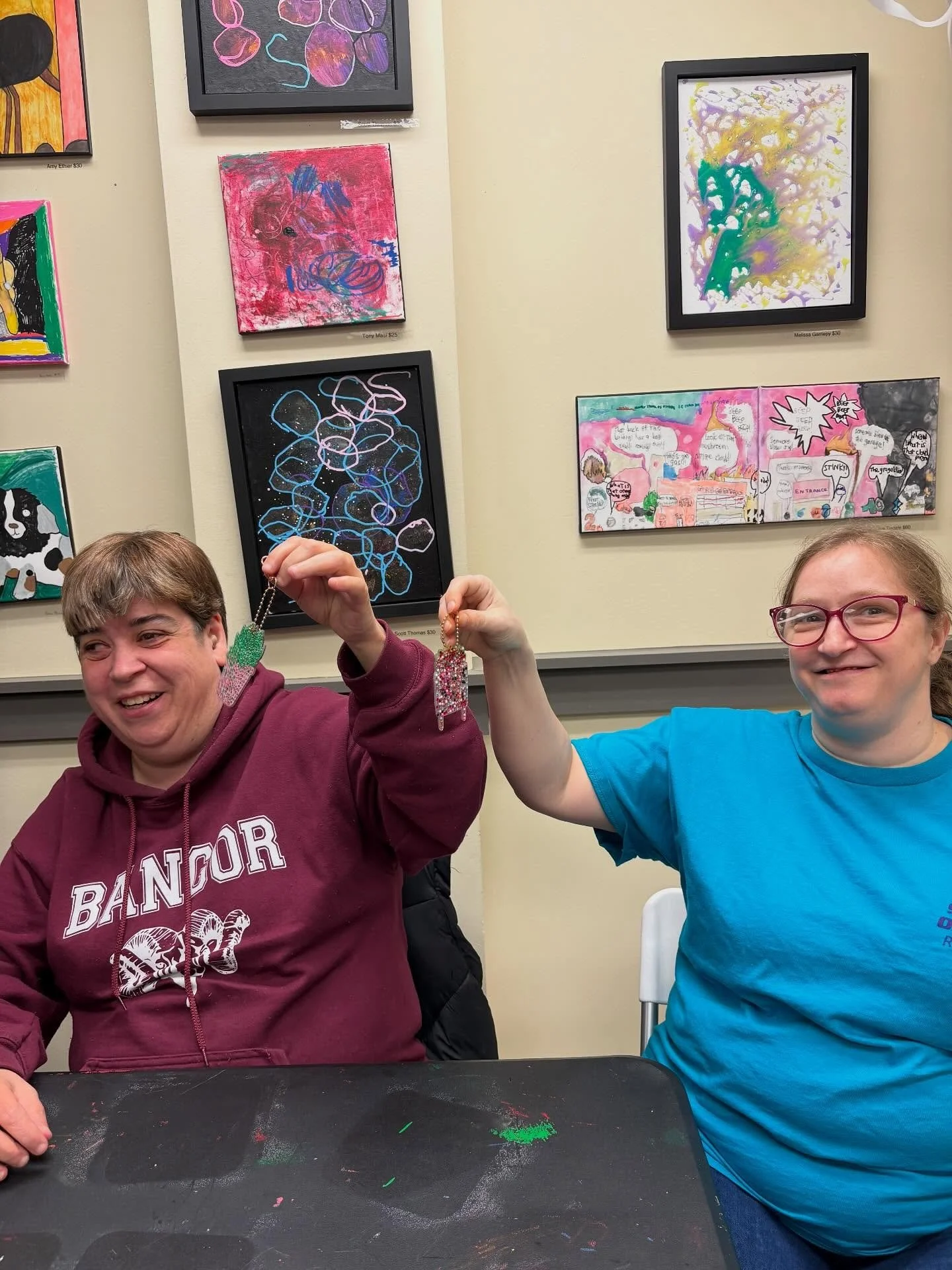 Diamonds (art) are a girl&rsquo;s best friend. 

#diamond #diamondart #keychain #idd #valentines