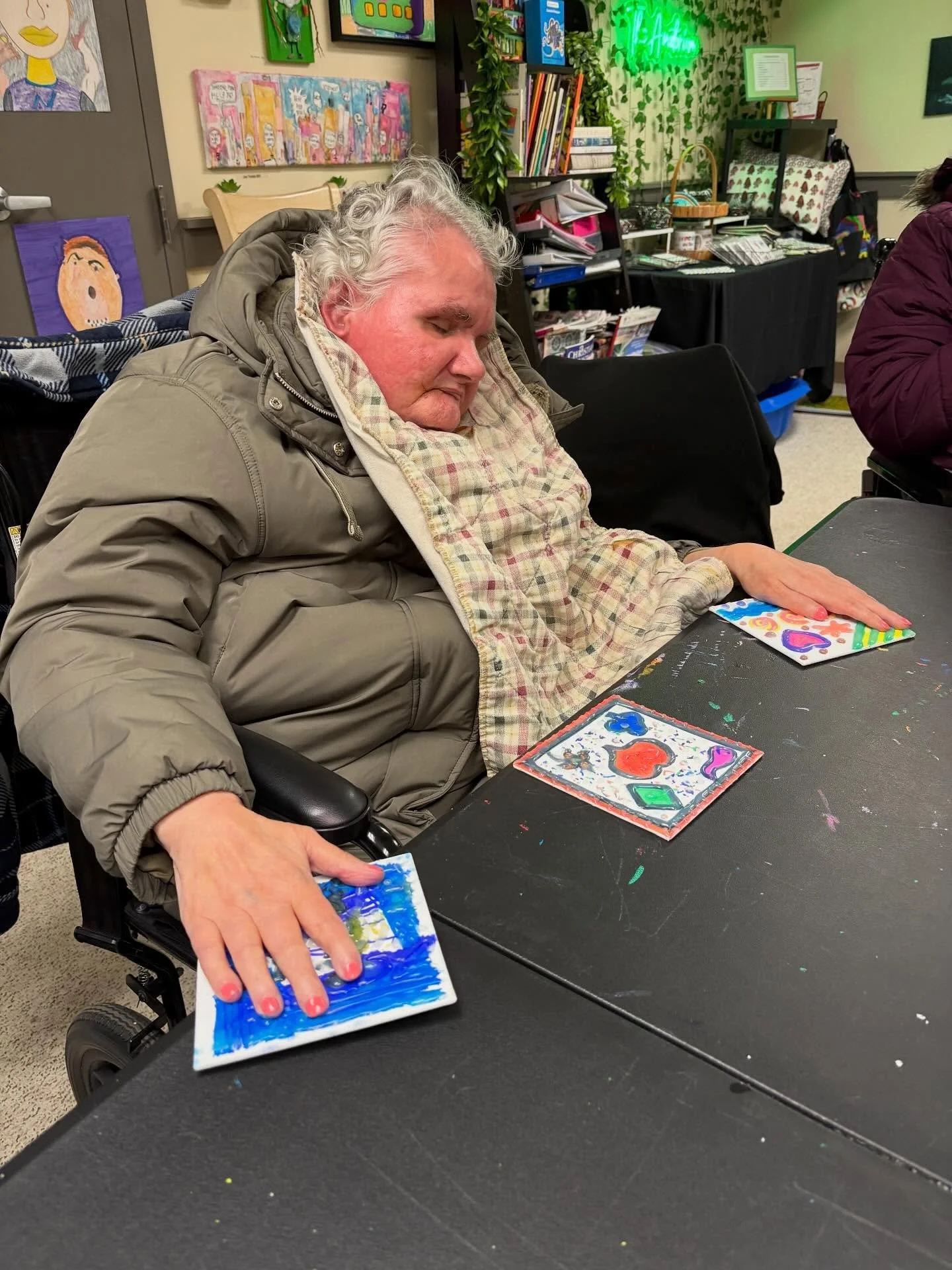 Norma and friends are working on these textured, sensory friendly tiles. We used scented markers, crayons, and hot glue on small canvas panels. 

#sensory #sensoryplayideas #craft #art #idd