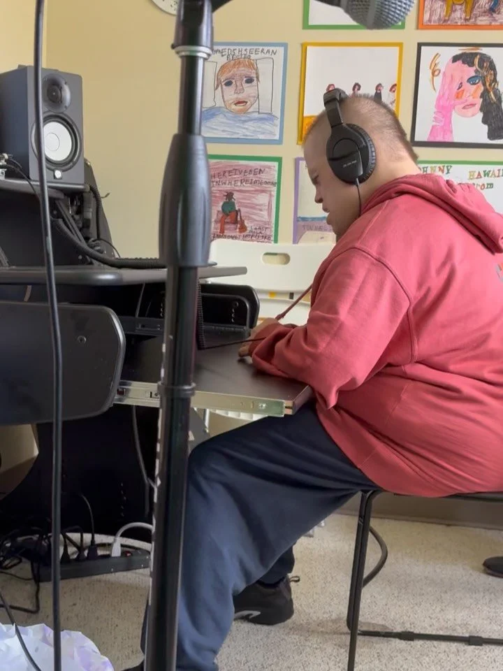 Making music at the Avatorium!
1. Josh singing &ldquo;Dream&rdquo; from Babes in Toyland
2. Ken and Norma dancing with Ray
3. Original music from MAYONNAISE (Tony, Theo, Alec)

#music #makingmusic #singing #recording #drums #dance #idd