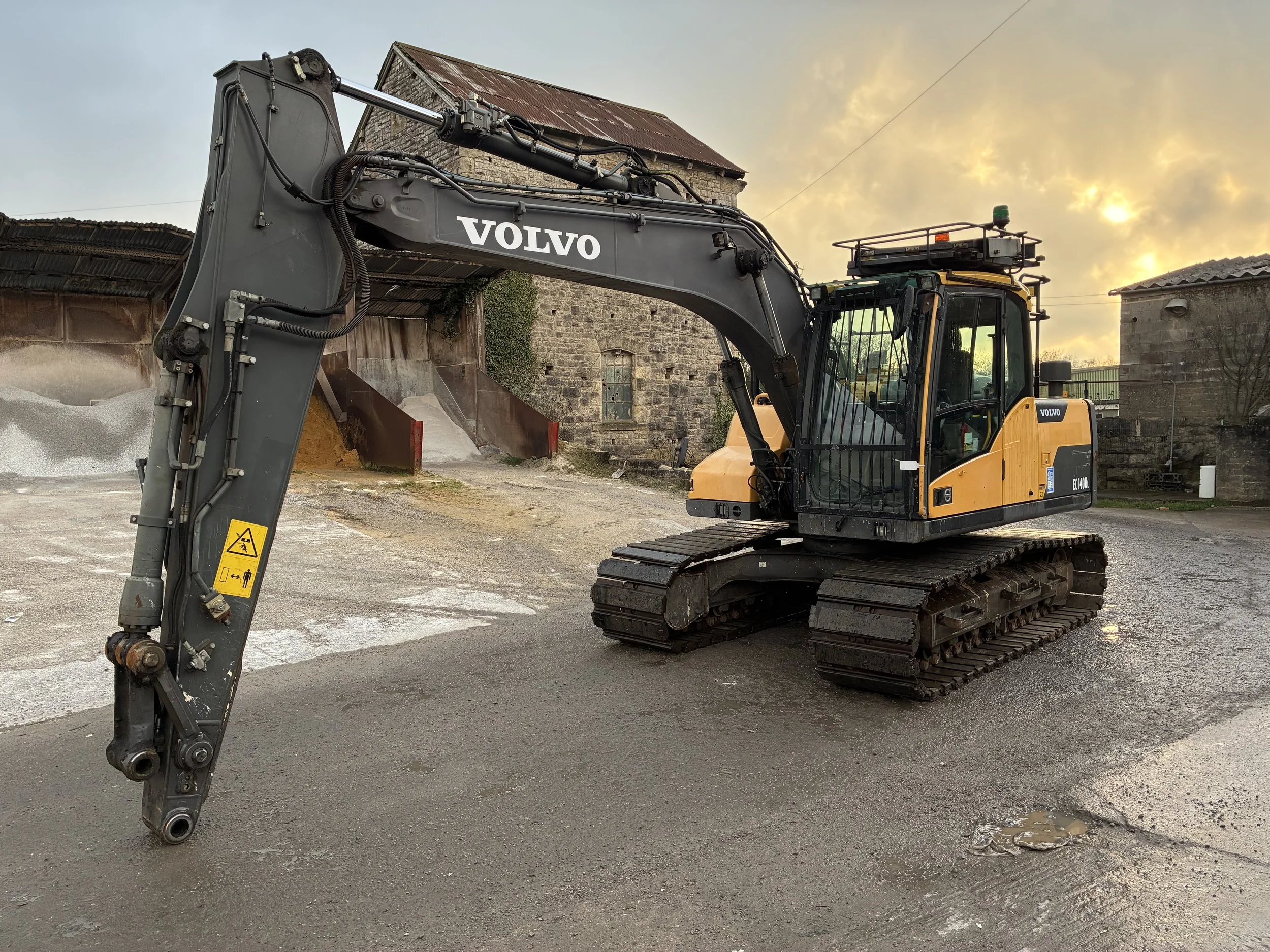 VOLVO EC 140 DL Excavator 2013