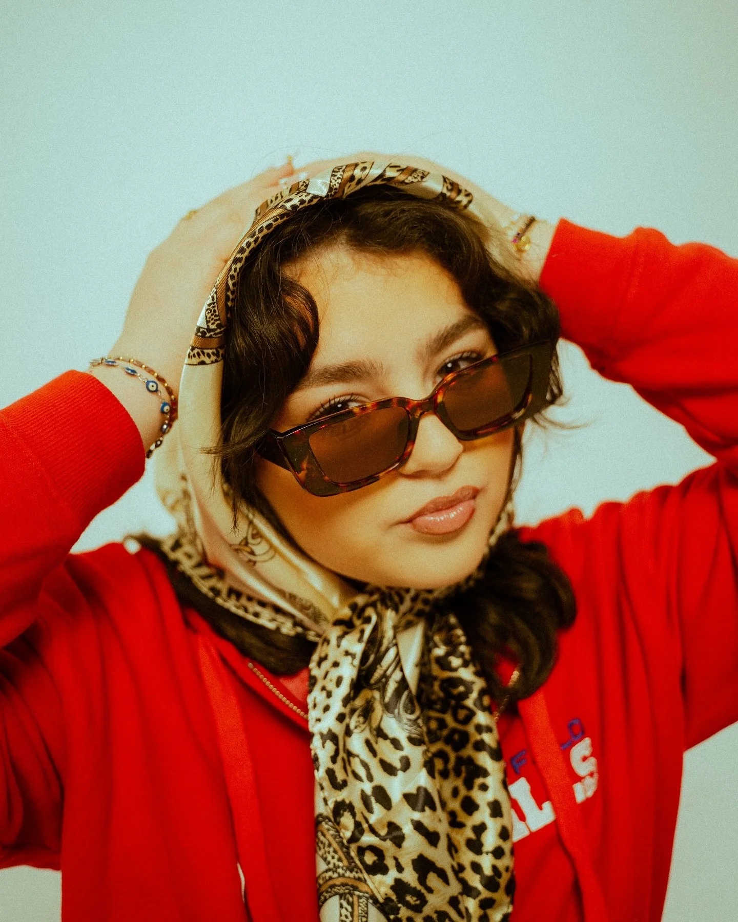 Shooting trop trop cool avec @doudalanuit , organis&eacute; par @conscienxious.media 🙏🏼 

Allez &eacute;couter Douda, trop contente de l&rsquo;avoir d&eacute;couverte j&rsquo;&eacute;coute ses sons en boucle ☀️ si vous aimez le RnB &ccedil;a va vou