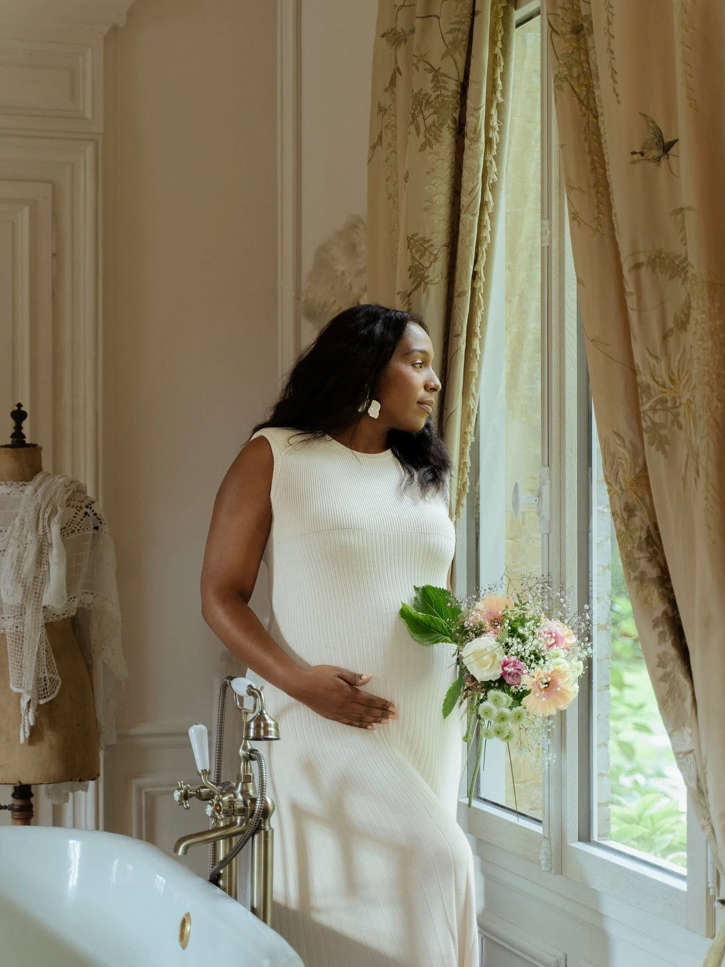 Retour sur les shooting portrait femmes au manoir @lessequoiasgeants en Normandie. ✨ 
De nouveaux cr&eacute;neaux pour shooter dans ce lieu sublime entre le 1er et le 4 juin 2026, saississez l&rsquo;occasion pour vous offrir un shooting en Normandie 