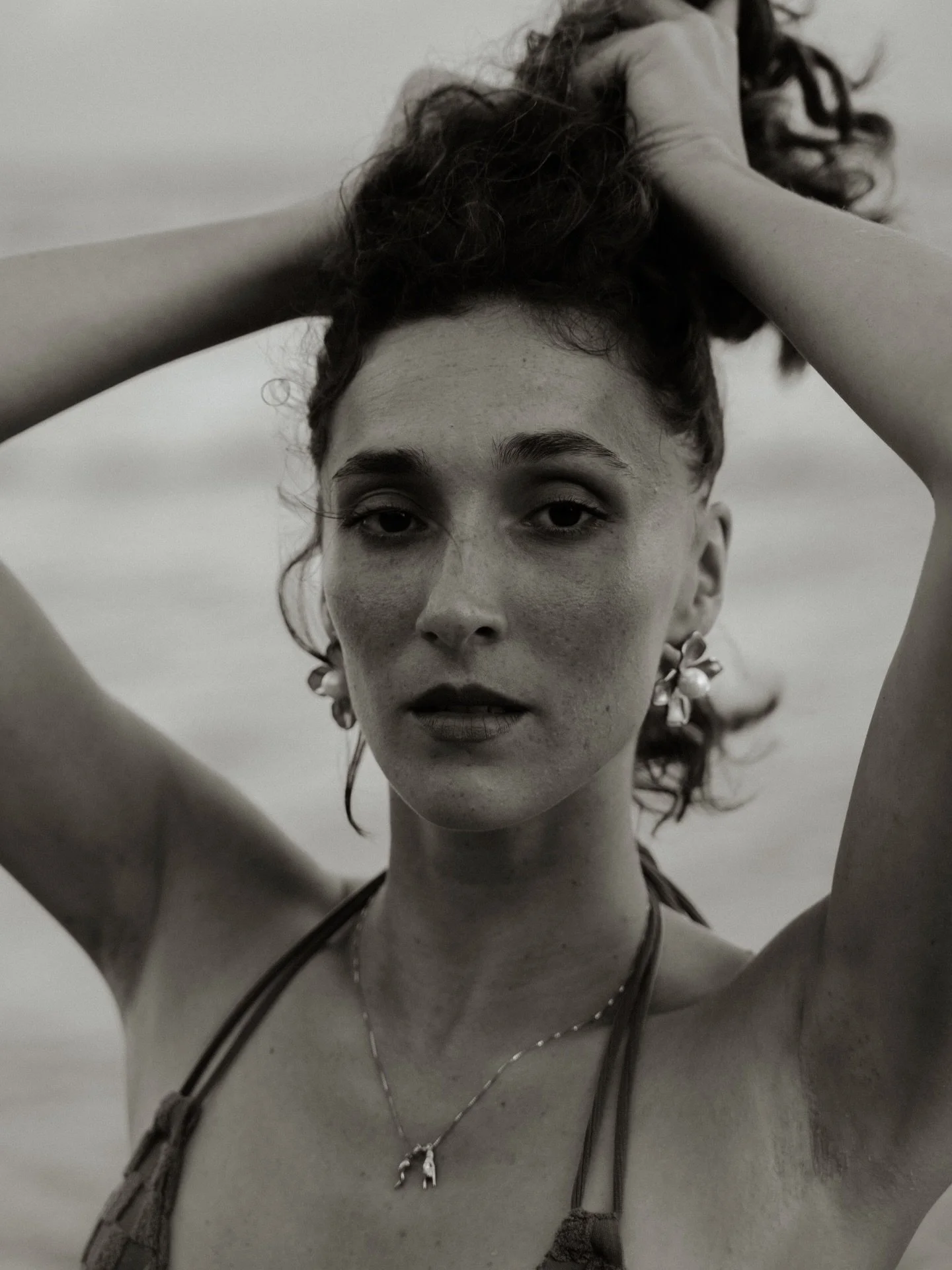 Ce shooting entre copines sur la plage du Diamant en Martinique avec @la_zucco et @florinegottero, vous aimez ?☀️🥹