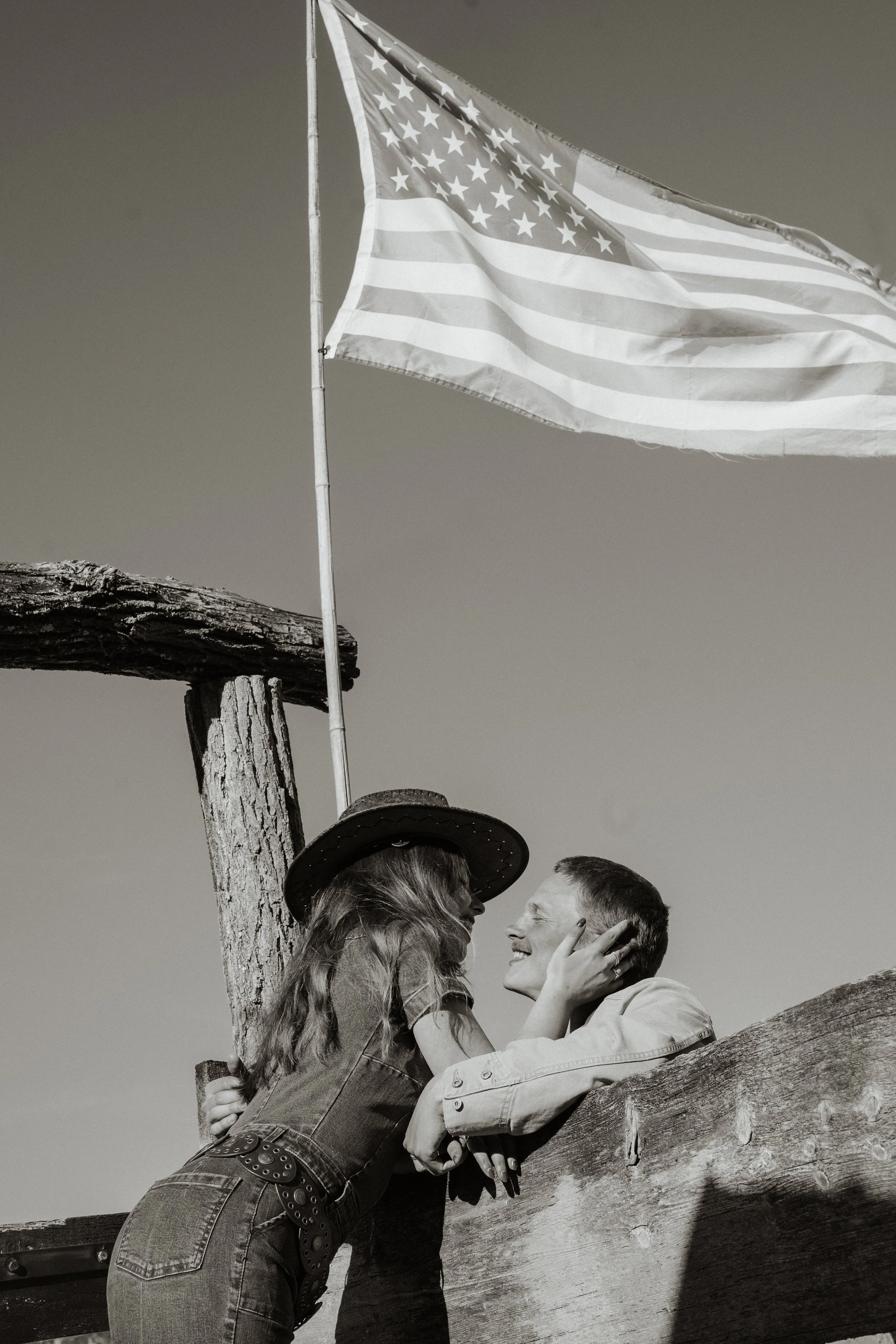 anais-guillaume-shooting-couple-febus-king-ranch-tossiat-photographe-sacha-ernadote-31.jpg