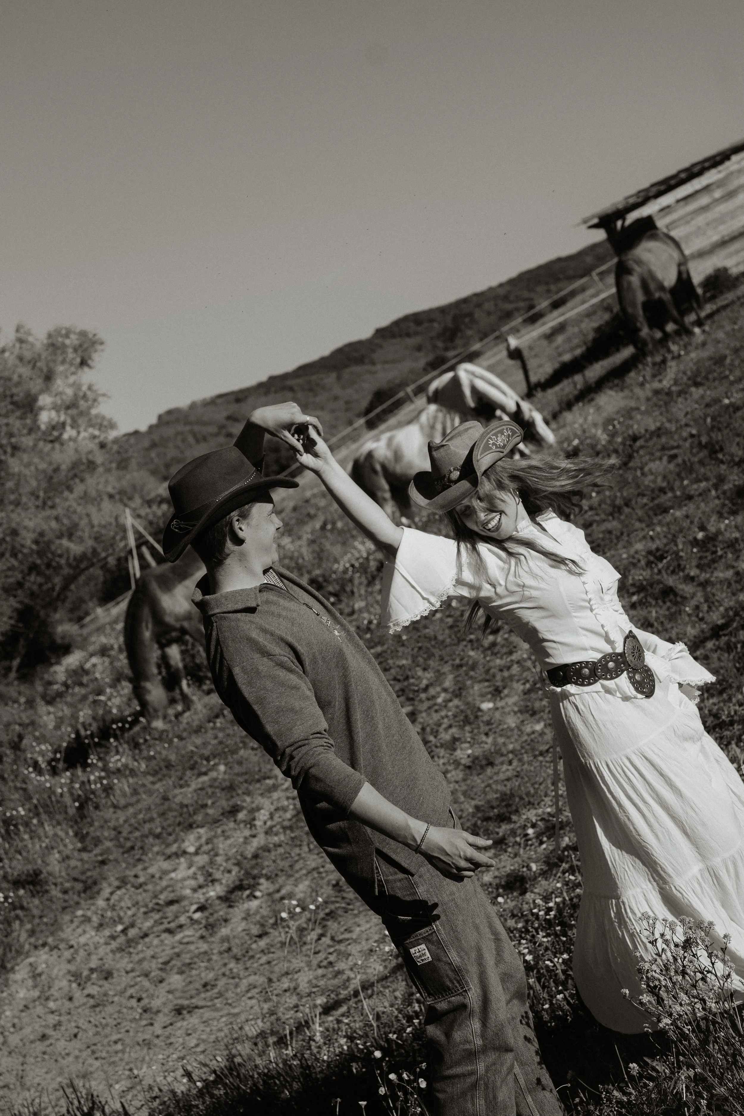 anais-guillaume-shooting-couple-febus-king-ranch-tossiat-photographe-sacha-ernadote-35.jpg