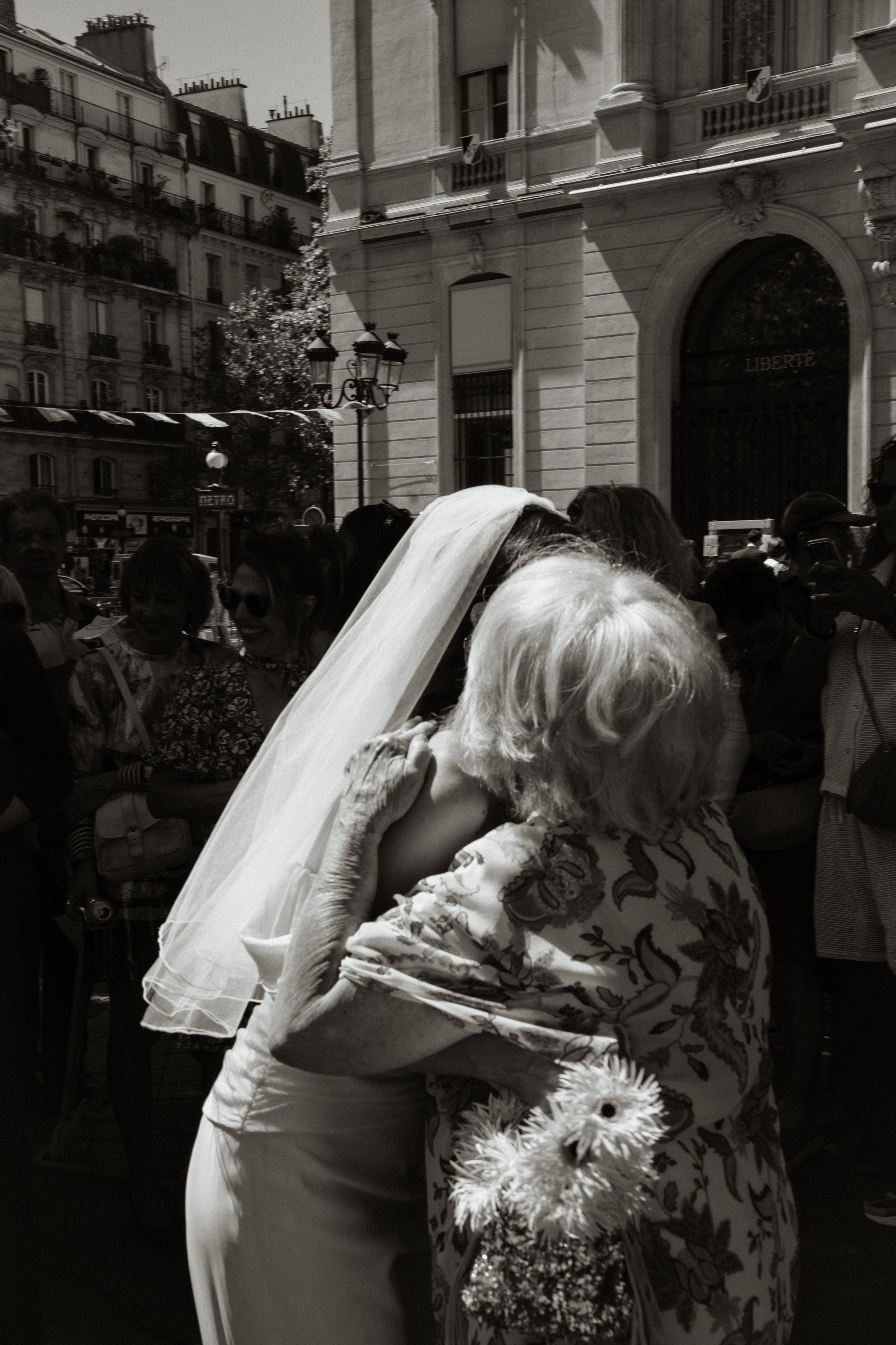 mariage-leonie-et-jules-mairie-du-11-paris-photographe-sacha-ernadote-29.jpg