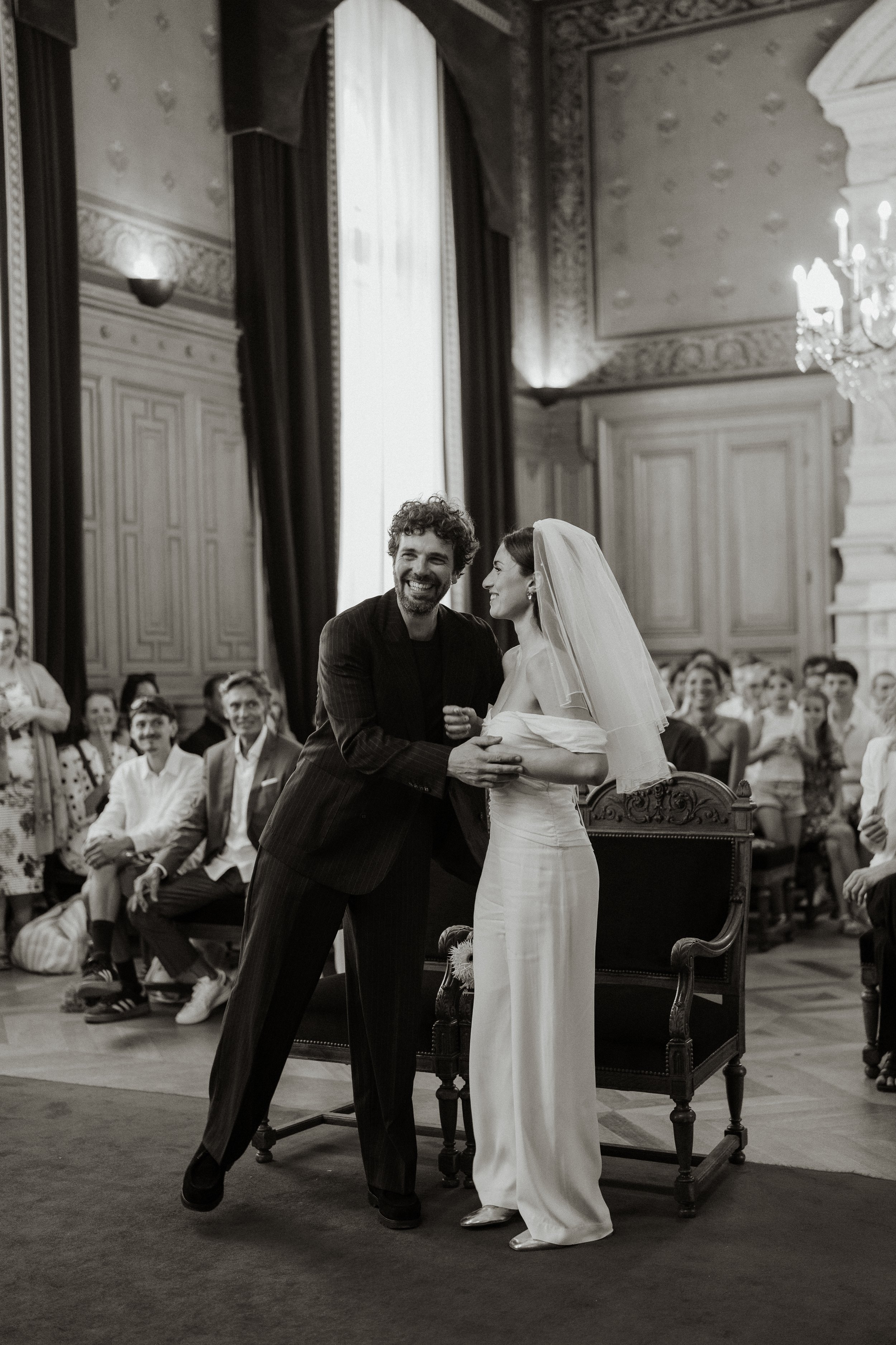 mariage-leonie-et-jules-mairie-du-11-paris-photographe-sacha-ernadote-50.jpg