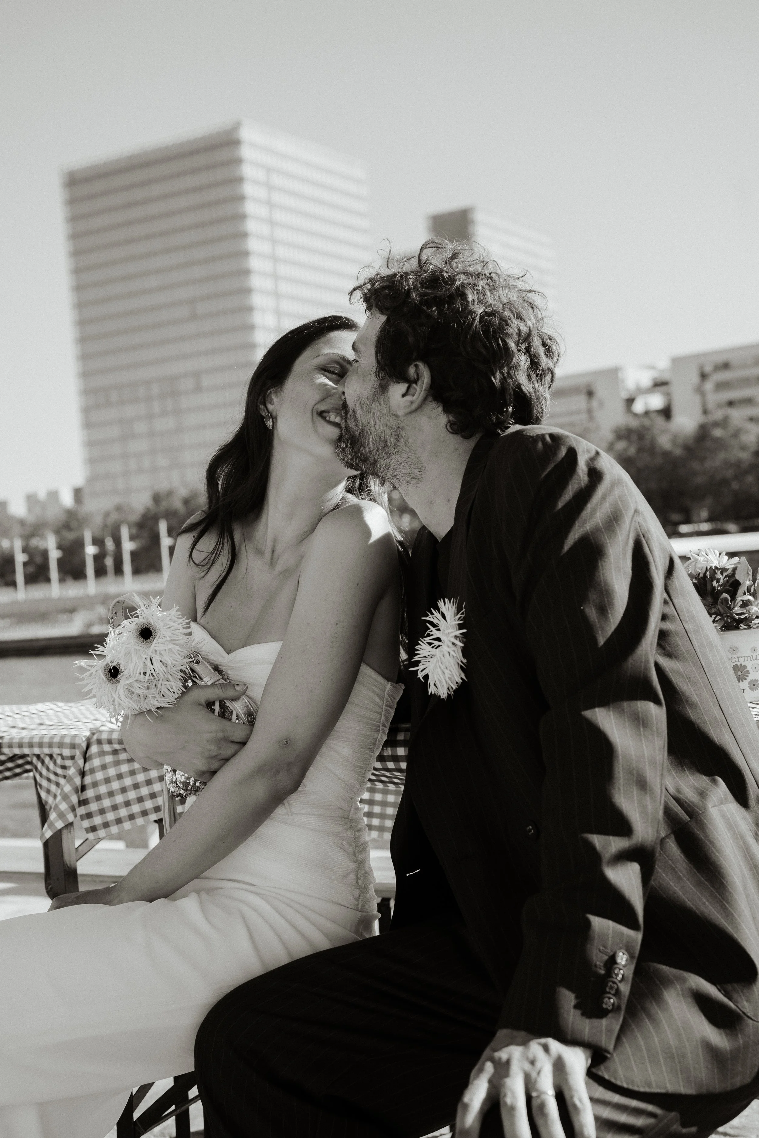 mariage-leonie-et-jules-mairie-du-11-paris-photographe-sacha-ernadote-243.jpg