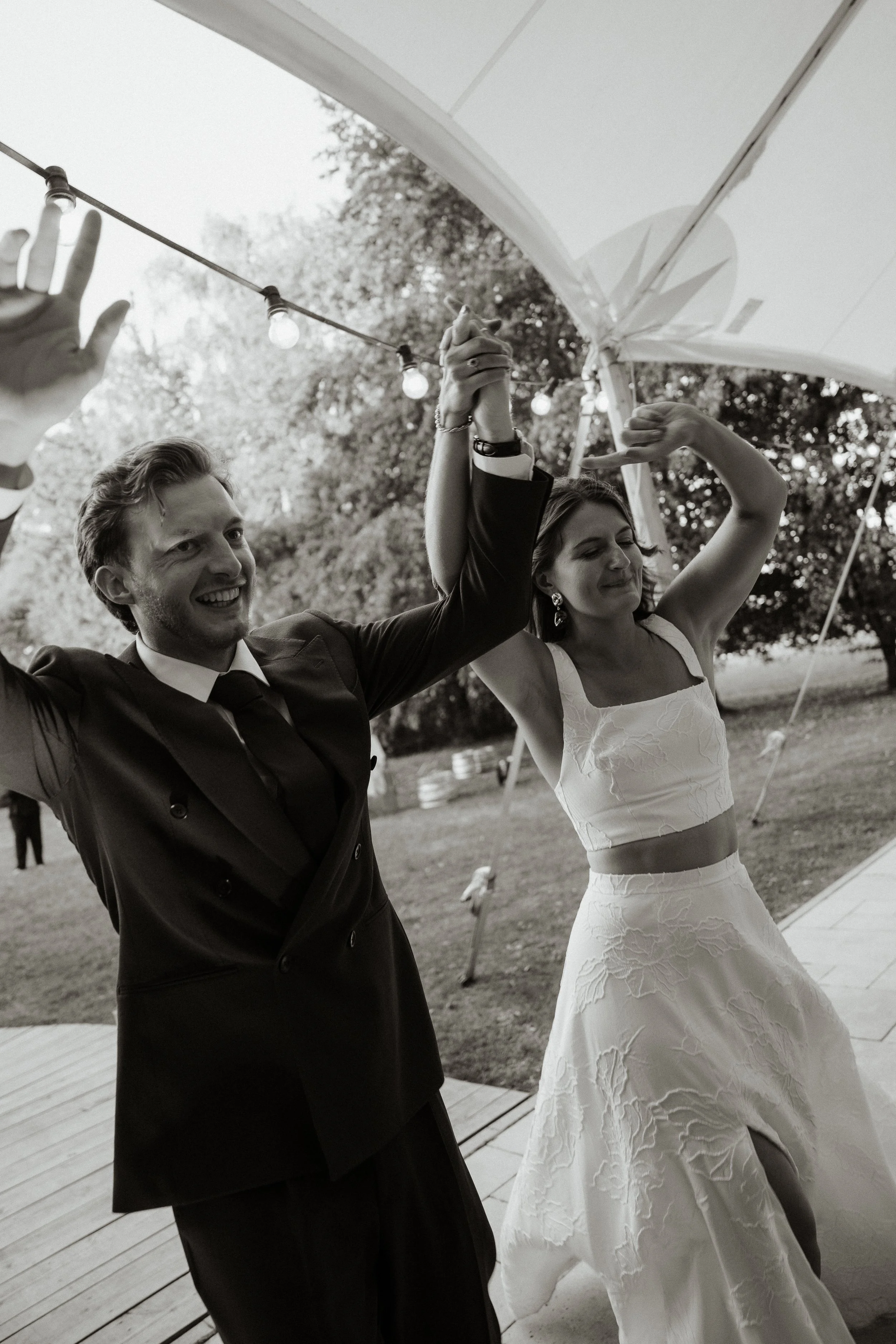 mariage-pauline-et-axel-maison-villeneuve-normandie-photographe-sacha-ernadote-diner-32.jpg