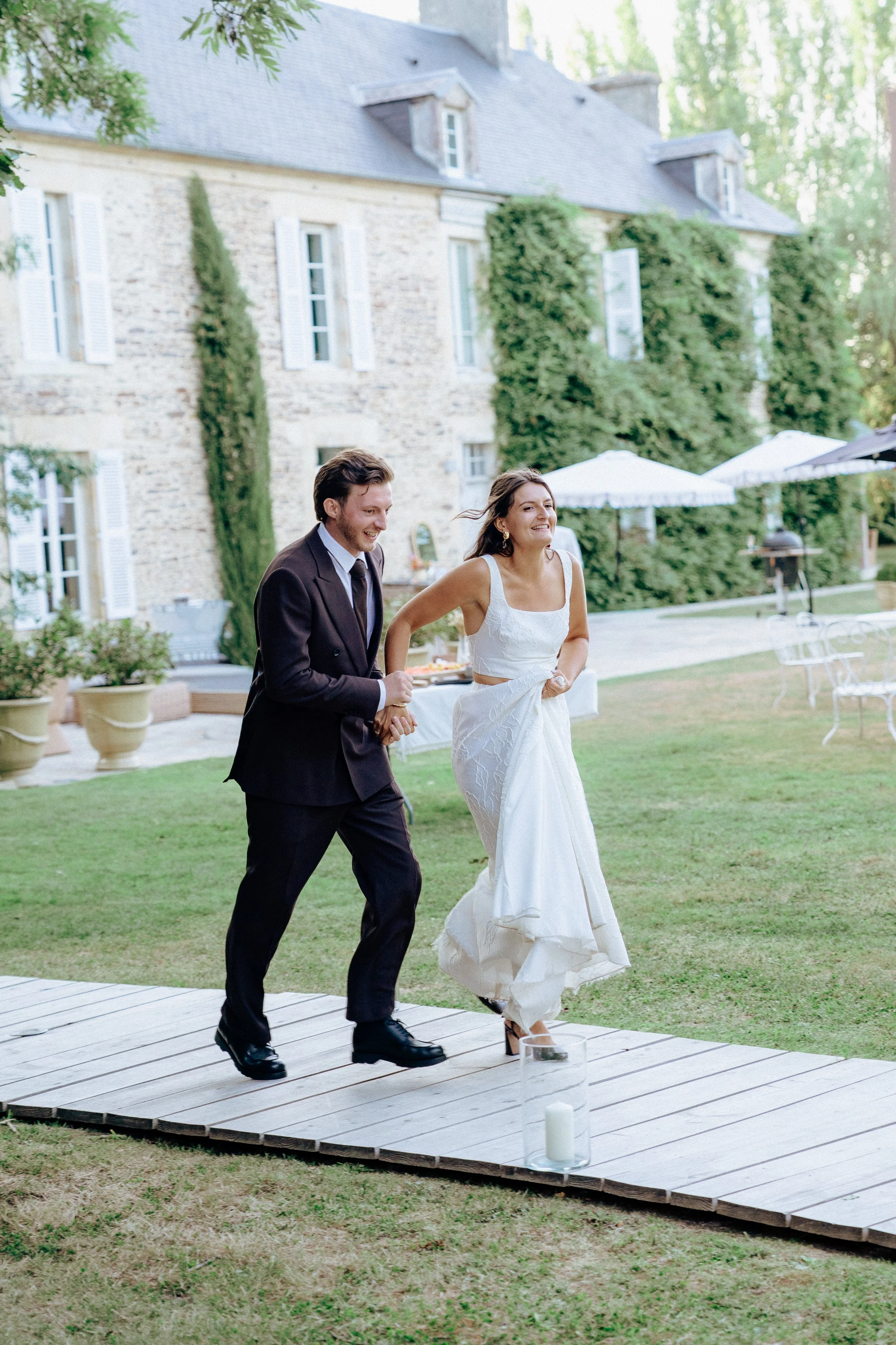 mariage-pauline-et-axel-maison-villeneuve-normandie-photographe-sacha-ernadote-diner-27.jpg
