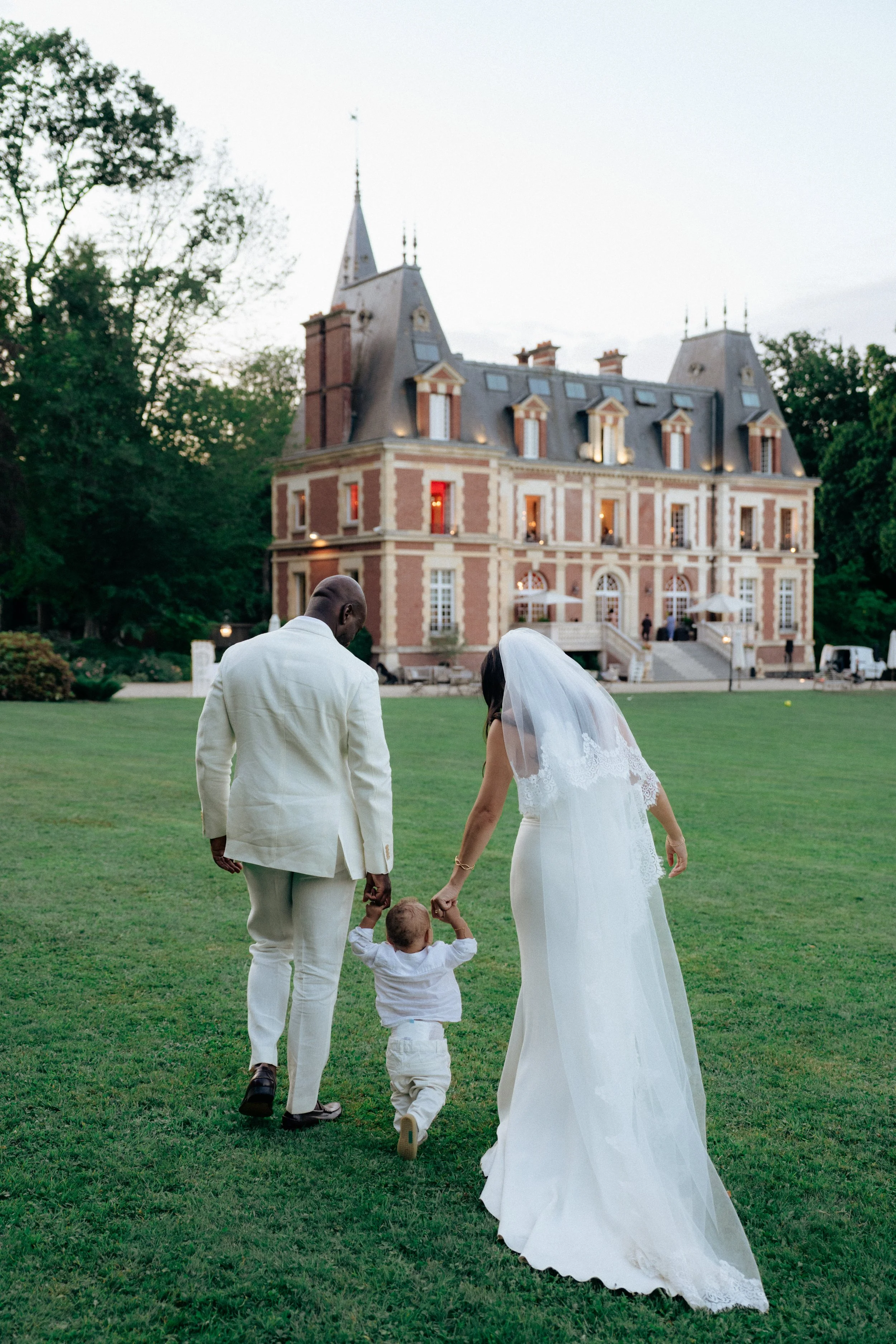 seance-couple-mariage-laique-chateau-normandie-fatiha-beric-photographe-sacha-ernadote-38 2.JPG