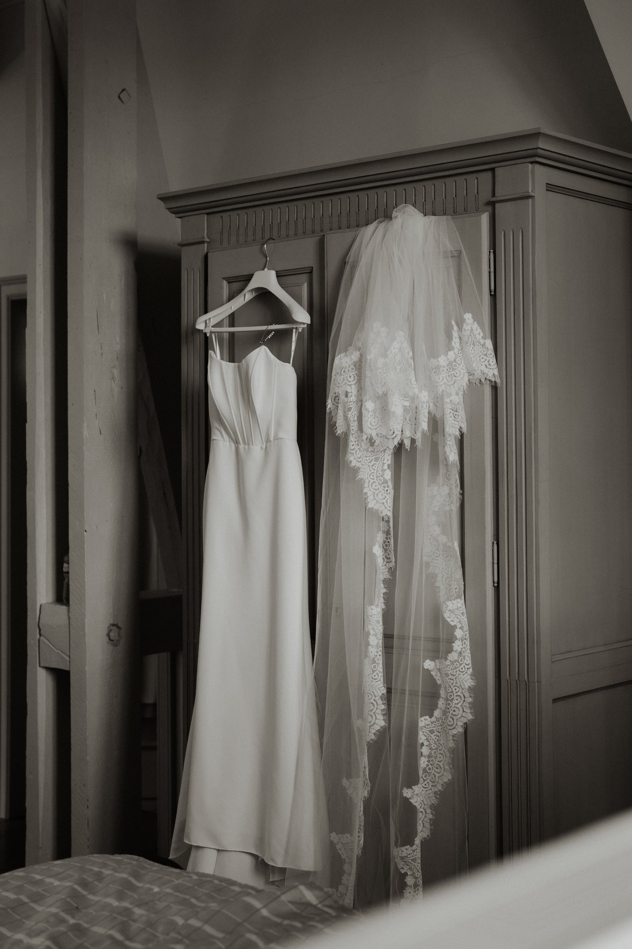 preparatifs-mariage-laique-chateau-normandie-fatiha-beric-photographe-sacha-ernadote-3.jpg