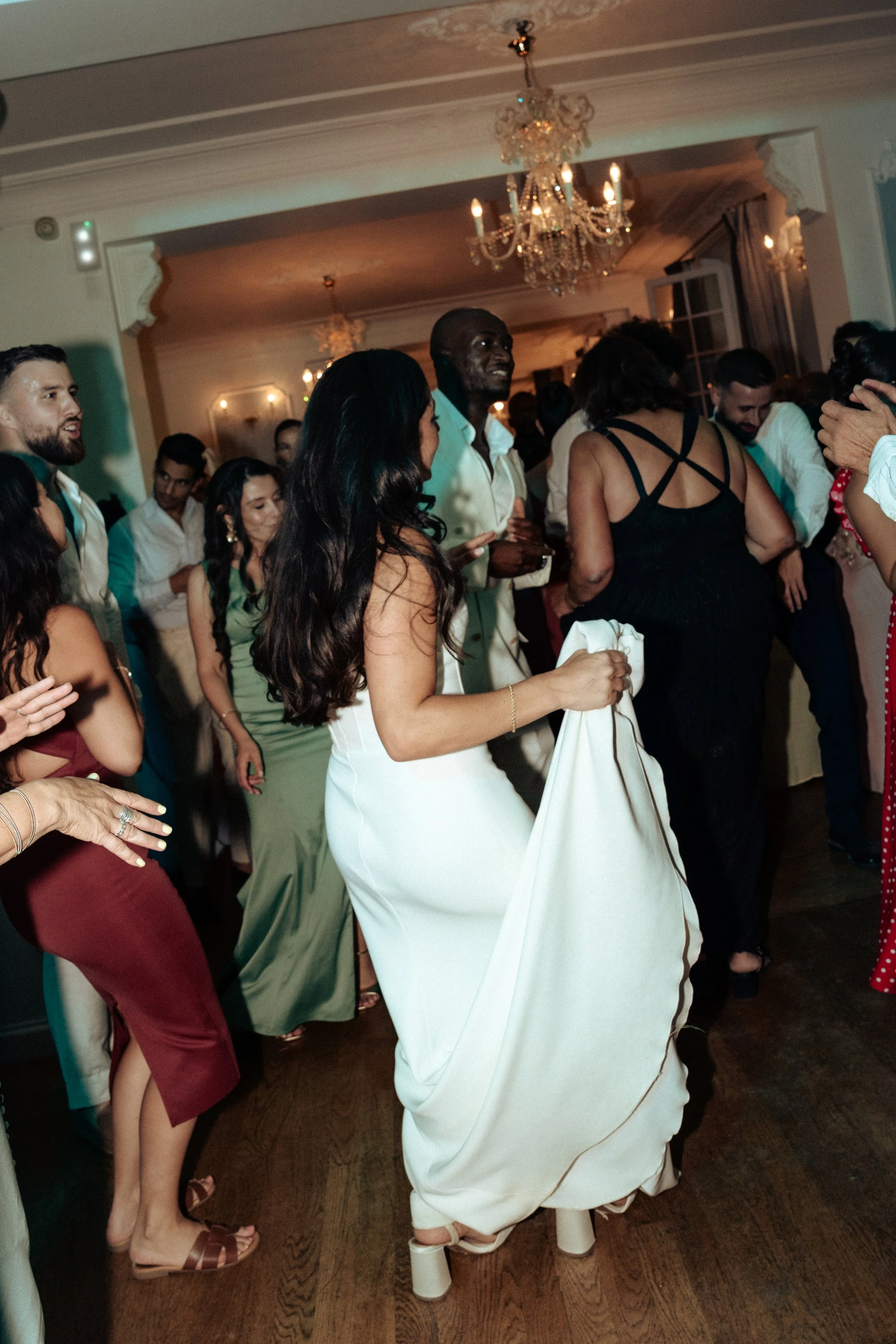 soiree-mariage-laique-chateau-normandie-fatiha-beric-photographe-sacha-ernadote-15.jpg