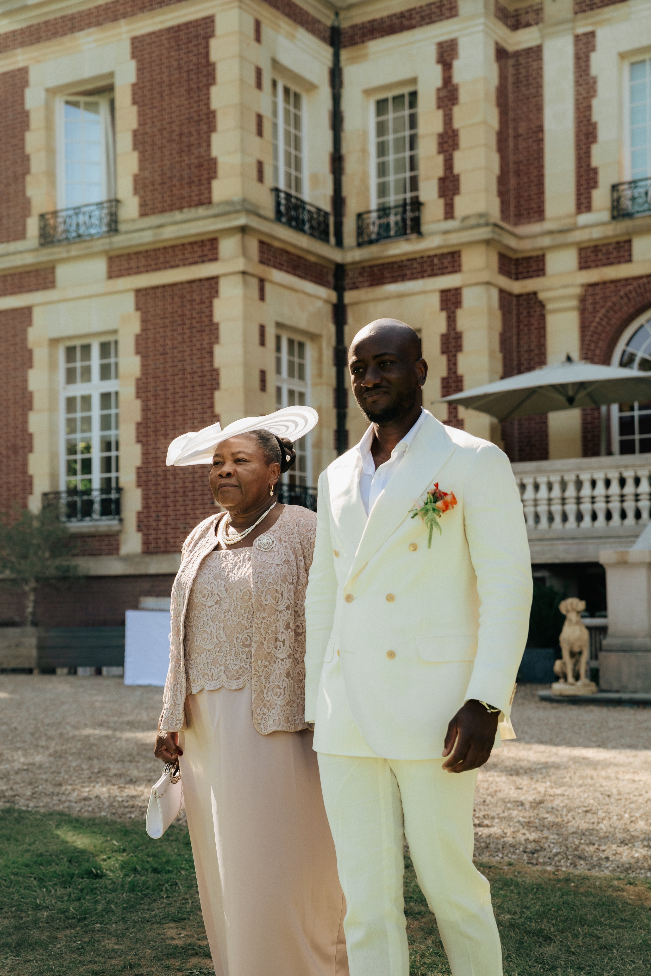 ceremonie-mariage-laique-chateau-normandie-fatiha-beric-photographe-sacha-ernadote-26.jpg
