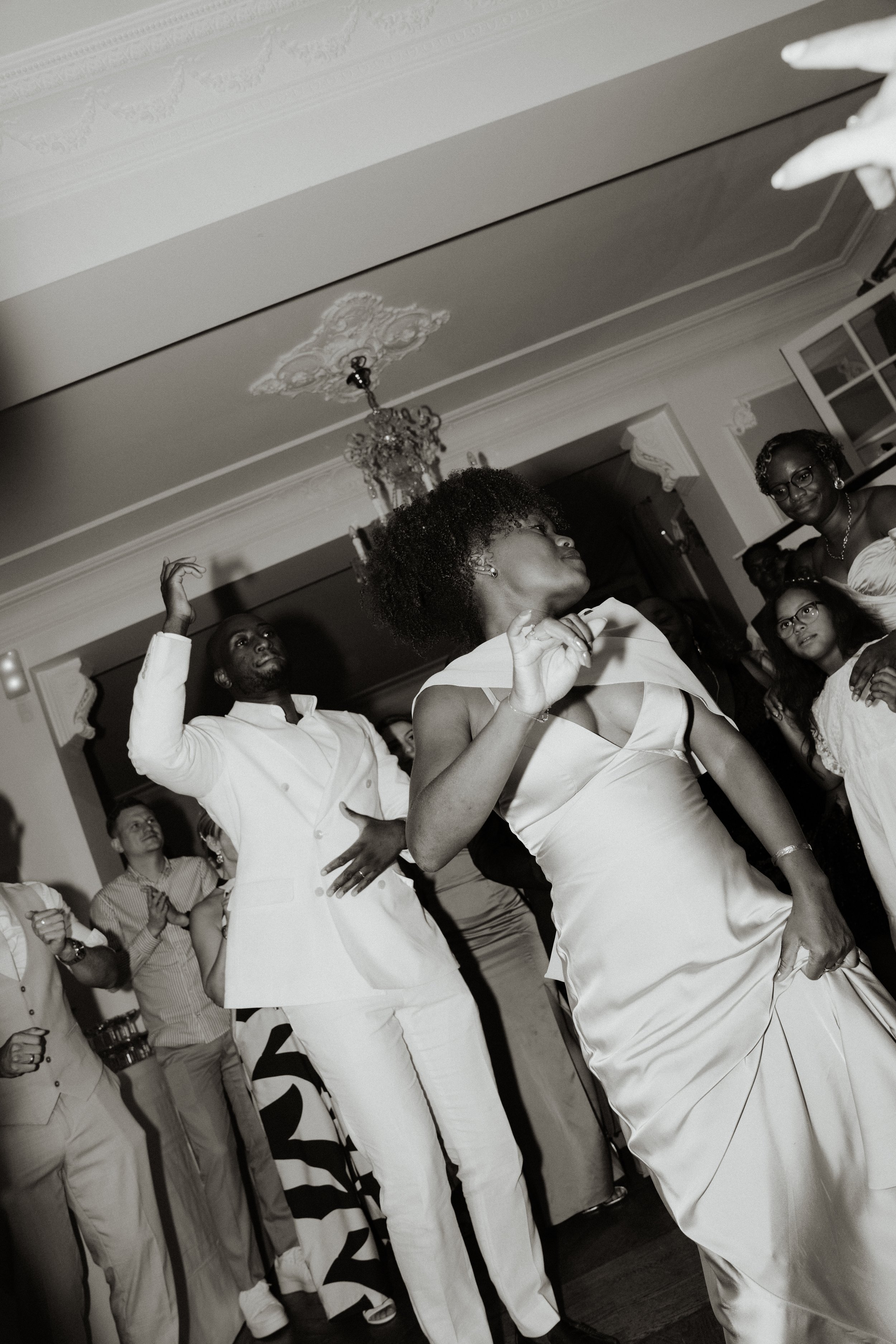 soiree-mariage-laique-chateau-normandie-fatiha-beric-photographe-sacha-ernadote-97.jpg