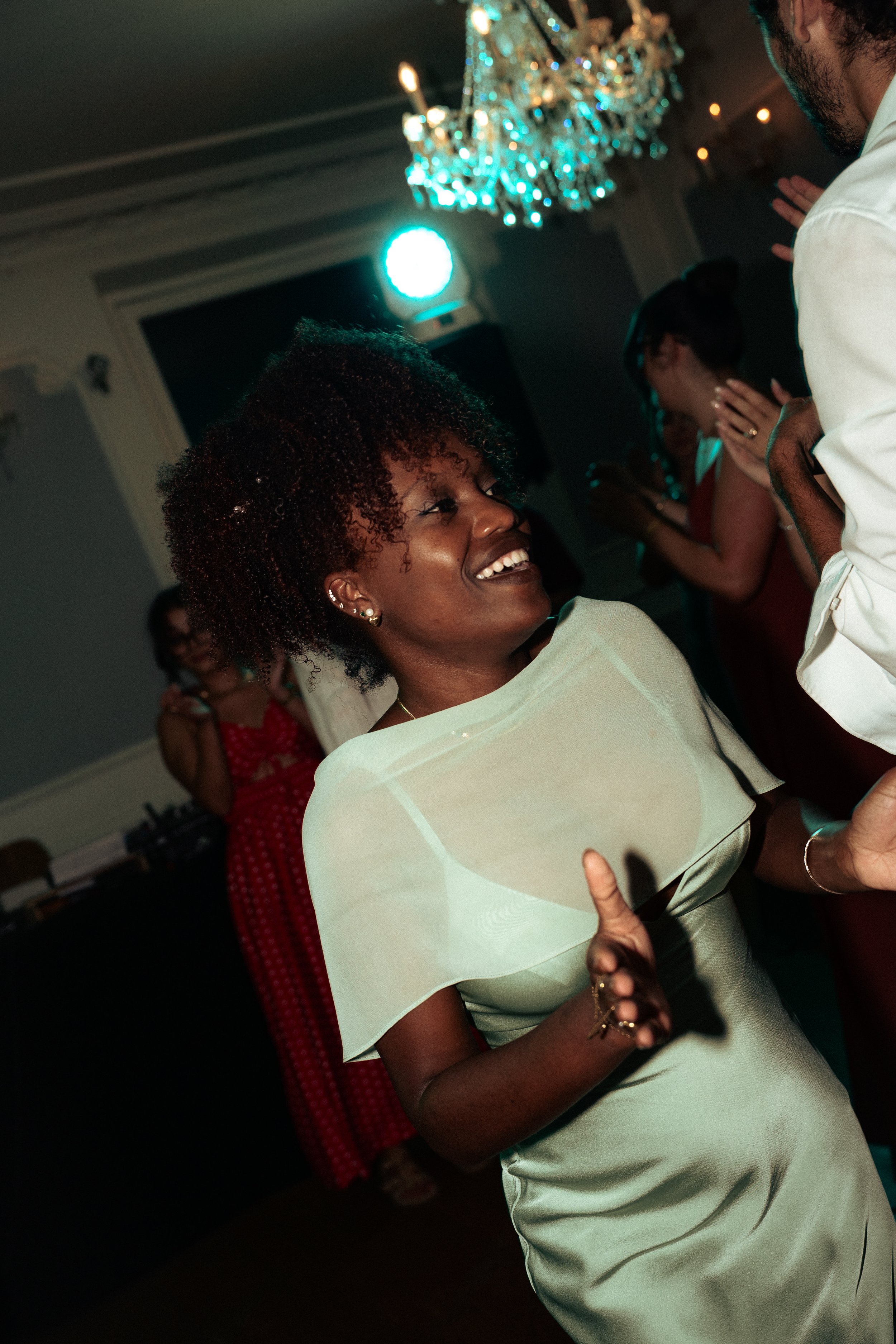 soiree-mariage-laique-chateau-normandie-fatiha-beric-photographe-sacha-ernadote-162.jpg