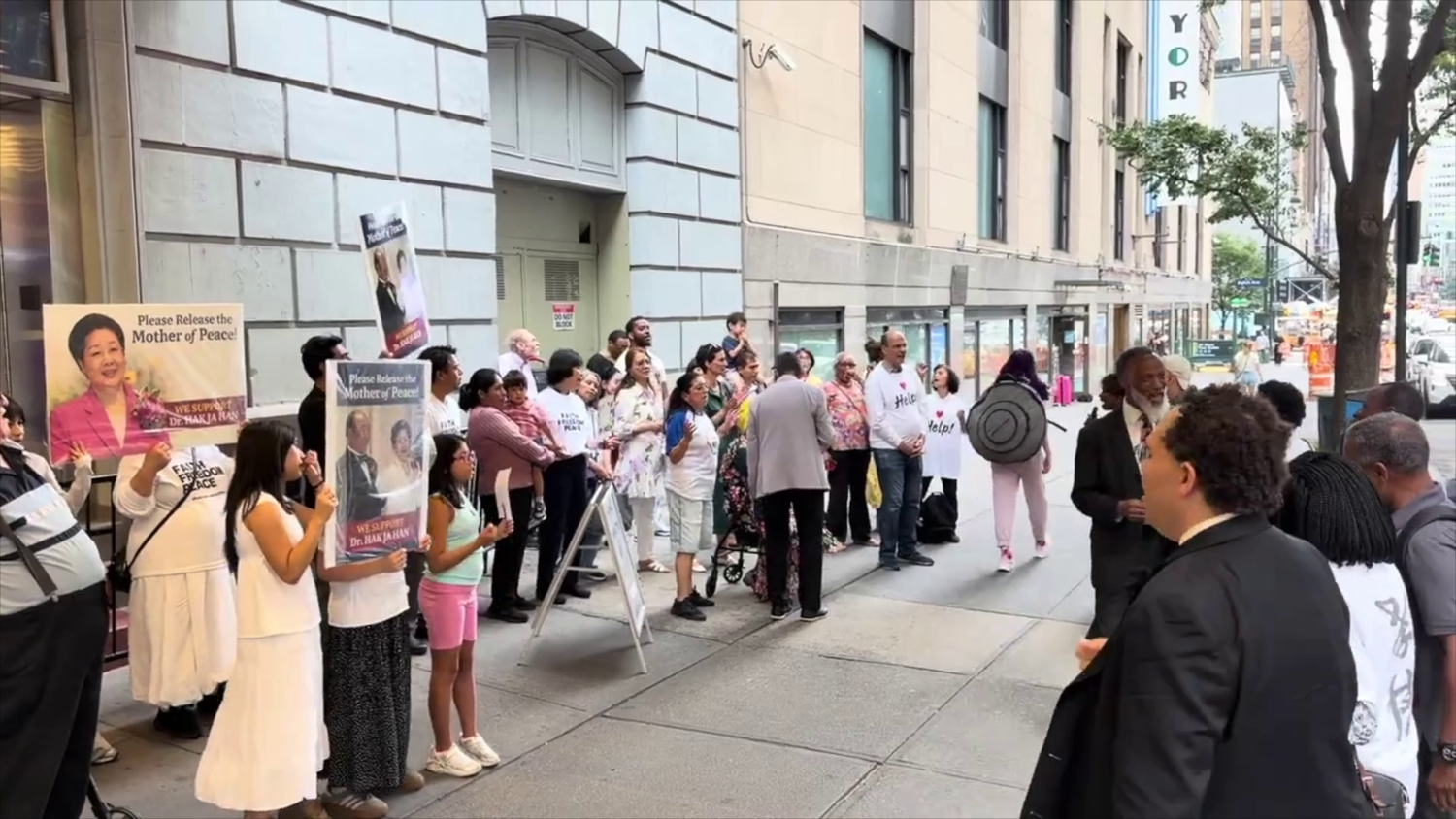 North American Supporters of Dr. Hak Ja Han Rally Awaiting Verdict in Seoul