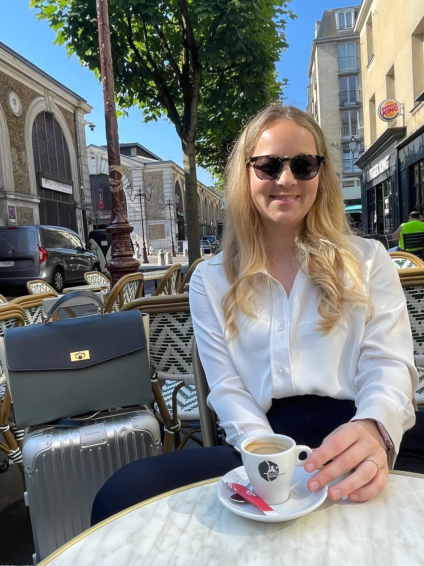 Dein t&auml;glicher Begleiter &ndash; egal, wohin es geht ✨

Vom Office direkt zum Gate: Mit dem Kofferstrap reist deine Tasche genauso m&uuml;helos wie du. Stilvoll, praktisch und immer an deiner Seite.

Ready for wherever life takes you? ✈️