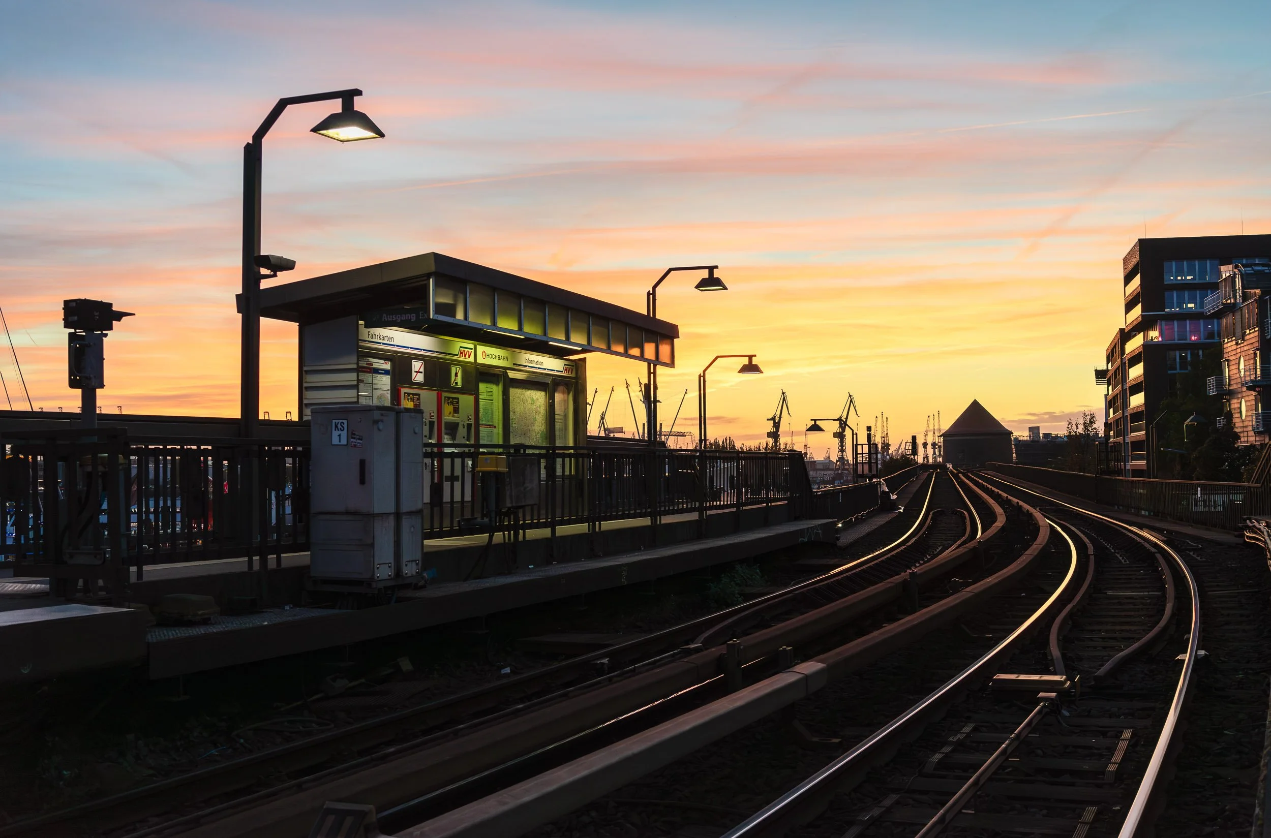 Landungsbrücken -Hamburg - U-Bahnhof Baumwall - Sonnenuntergang - Kunstdrucke