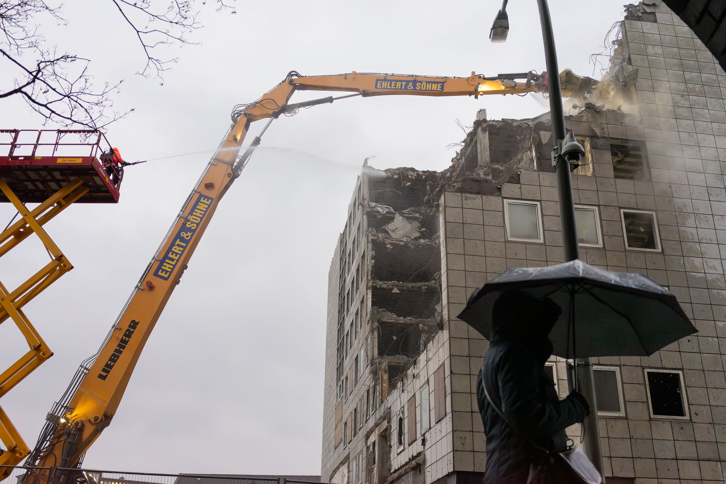 Baustellenfotografie-Kräne- Abriss-City-HOF-Aug.Prien.JPG