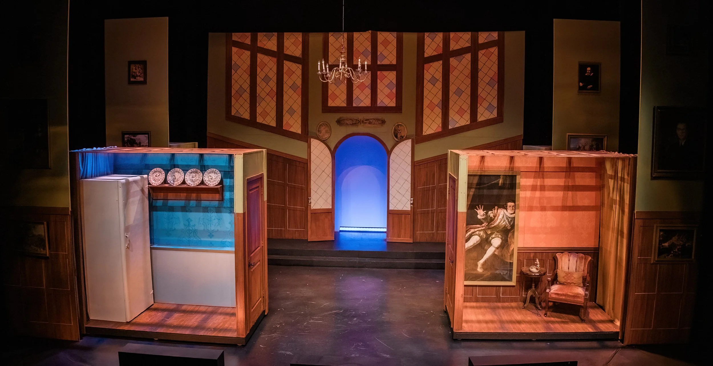 Full stage with Kitchen and Lounge Wagons. The Lounge has a full size, painting door.