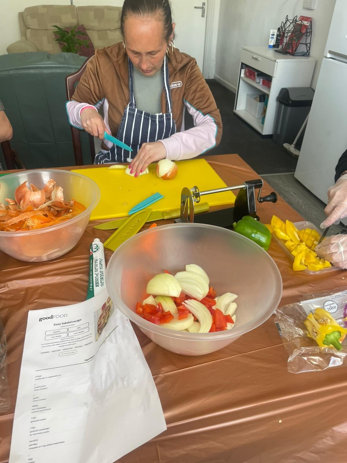 This week in our cooking class we got busy in the kitchen making fresh, affordable, and delicious meals for the community 💚👩&zwj;🍳

We made our own pickling liquor for the vegetables, homemade falafels, and minted Greek yoghurt dressing , served t