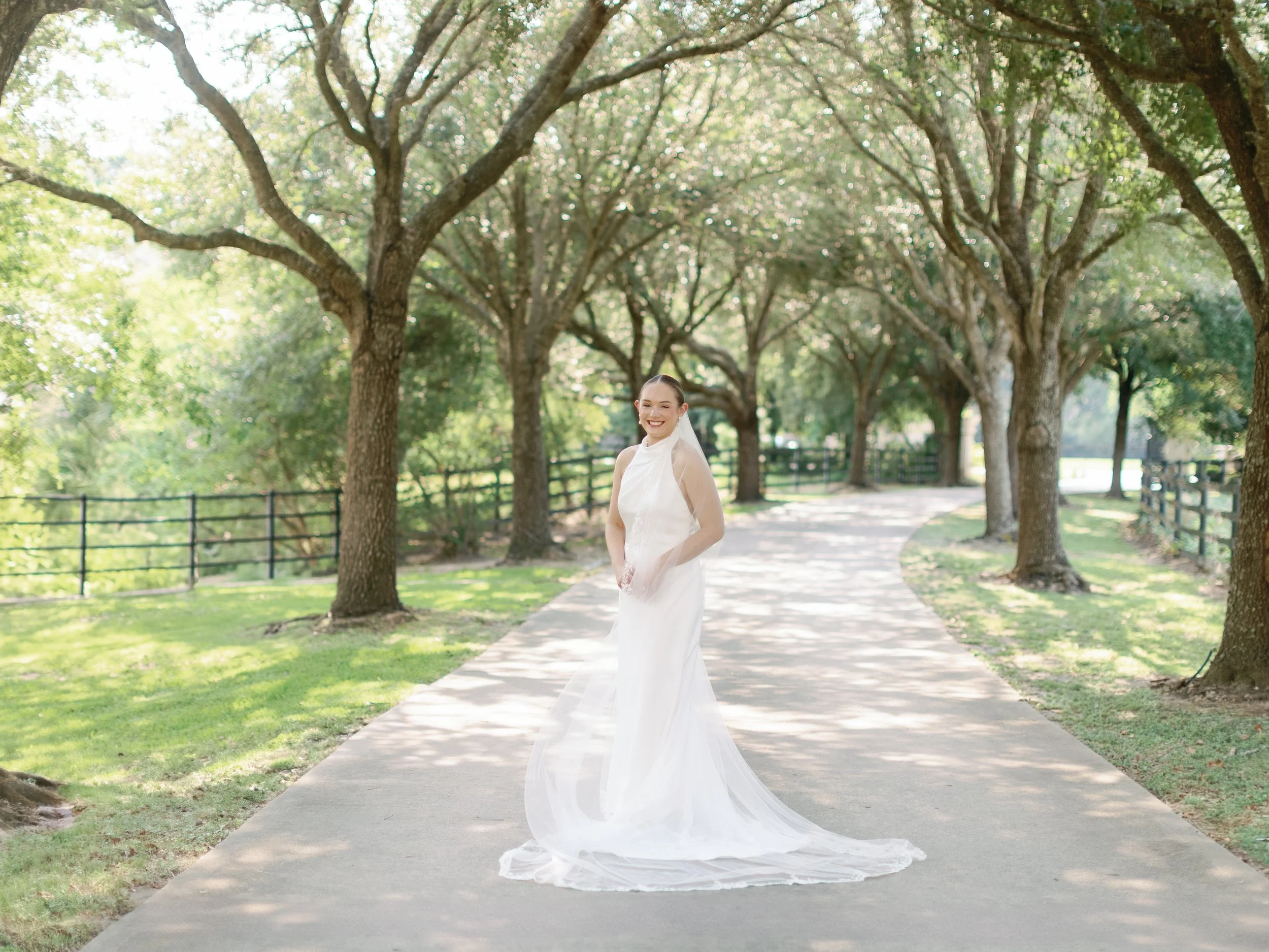 sandlewood-manor-houston-wedding-photographer-91.jpg
