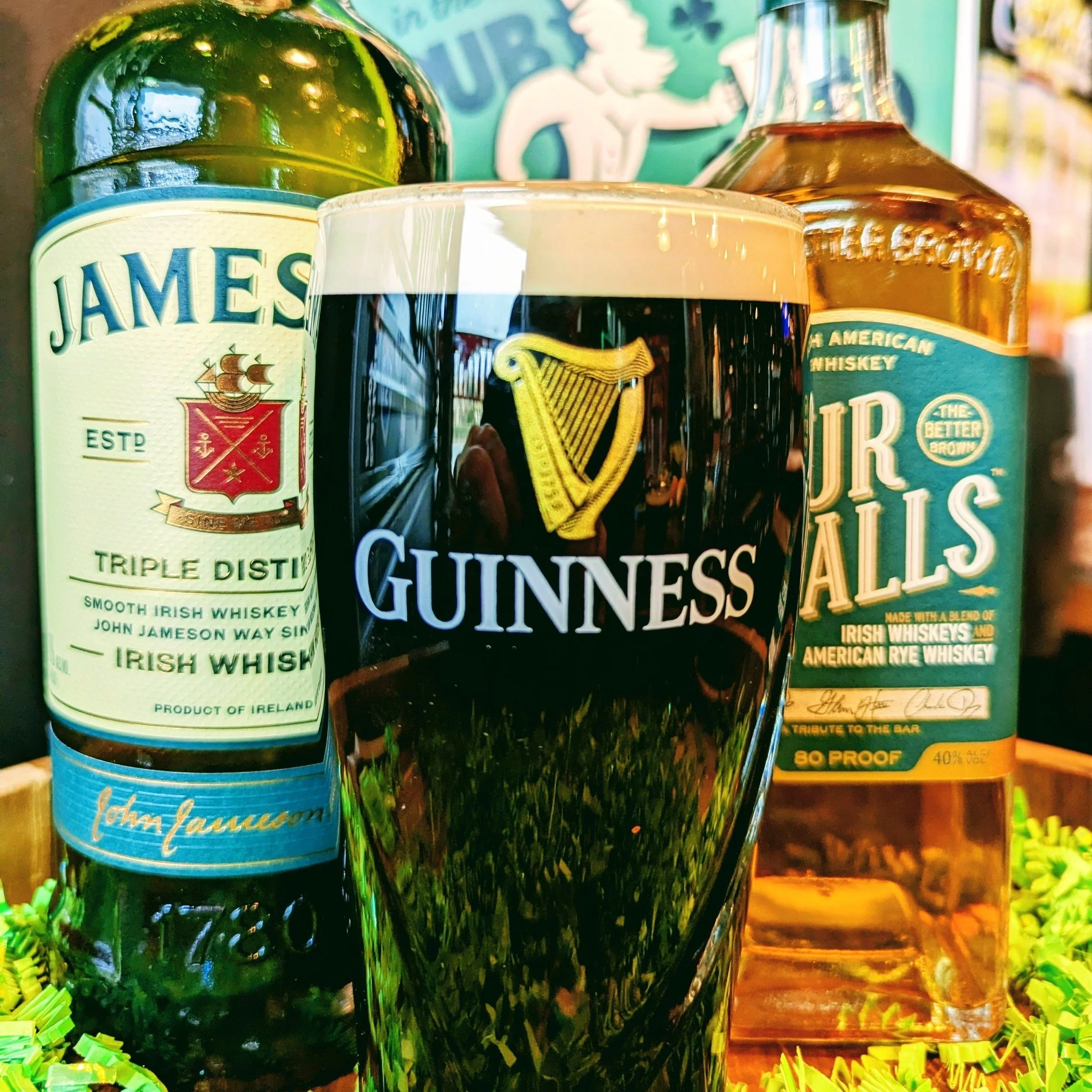 Couldn't make it yesterday? ☘ We've got great news for you - our St. Paddy menu is running for an extra. So get in here to get your fix until next year. 🍻

We'll be have our new chef's features comin' in hot tomorrow for you!
