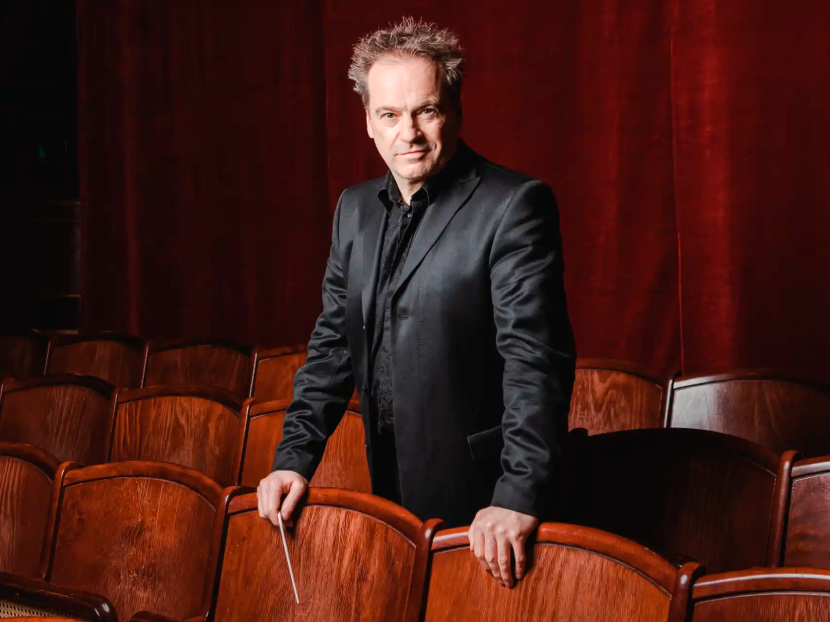 Jonathan Nott & the Swiss National Orchestra (Das Schweizer Nationalorchester - SNO). Since 2016, the elite project-based ensemble in Bern.