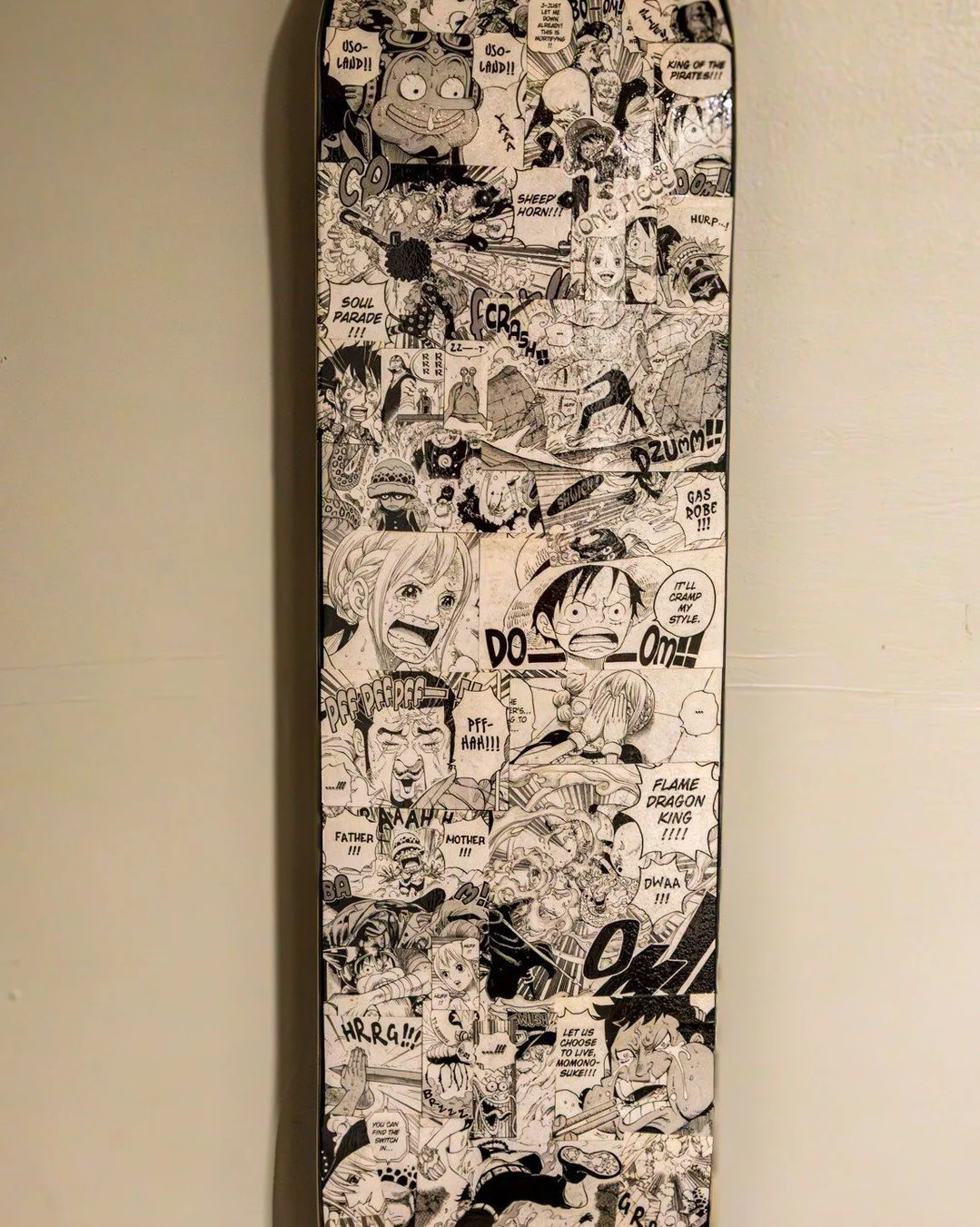 One Piece 80 captures the turning tide of Dressrosa, where hidden truths come to light and the battle for freedom erupts across the island. Every detail of this deck was assembled by hand using original manga pages to preserve the texture and energy 