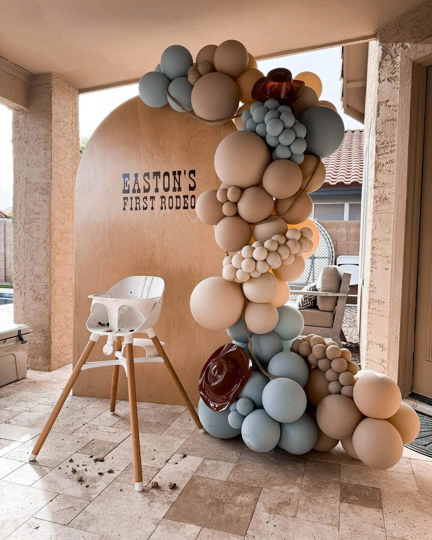 You know the party was a success when there&rsquo;s cake all over the floor🎂🎈 First Rodeo for the sweetest little boy&rsquo;s 1st birthday! 🩵🐴🤠

#azballoondesigns #firstrodeo #firstbirthday #birthdayparty #balloongarlandbackdrop #organicballoong