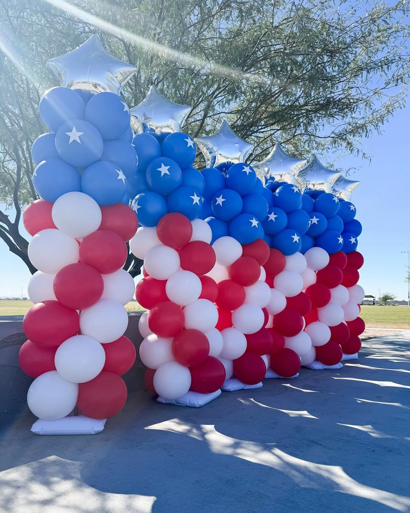 🇺🇸Happy Veterans Day! Today, we honor and thank all who served. Your courage and sacrifice inspire us.🇺🇸🤍

#veteransday #thankyou #balloondisplay #veteransdayevent #redwhiteblueballoons #ballooncolumns #ybb #yourballoonbesties