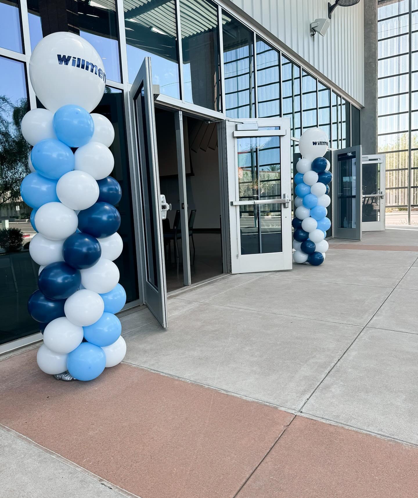 Traditional balloon columns are a perfect addition to any type of event!🎈👷&zwj;♀️🏢
.
.
.
#ballooncolumns #customballoondesigns #balloondecoration #companyevent #businessevent #ybb #yourballoonbesties