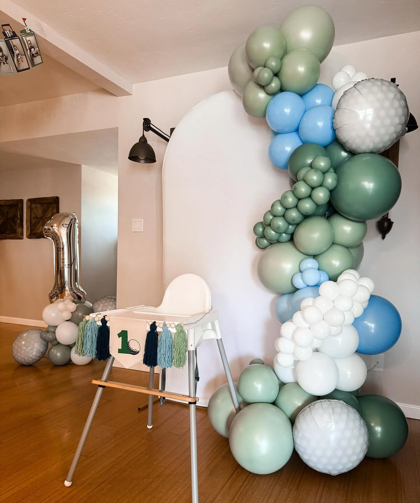 Hole in ONE ⛳️🥳🎈
.
.
.
#balloongarland #organicballoongarland #holeinonebirthday #firstbirthdayparty #golfbirthday #numberballoonstack #yourballoonbesties