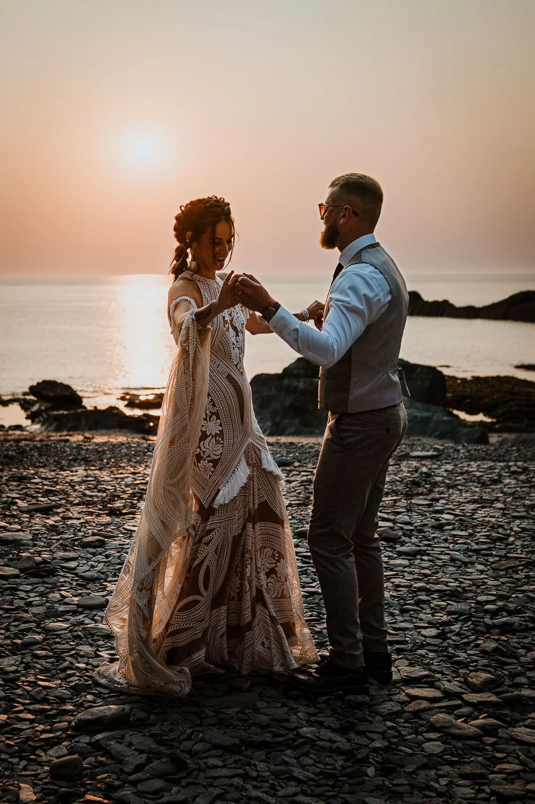 weddingvenuesincornwall_portraitformat_alexapoppe_10.jpg