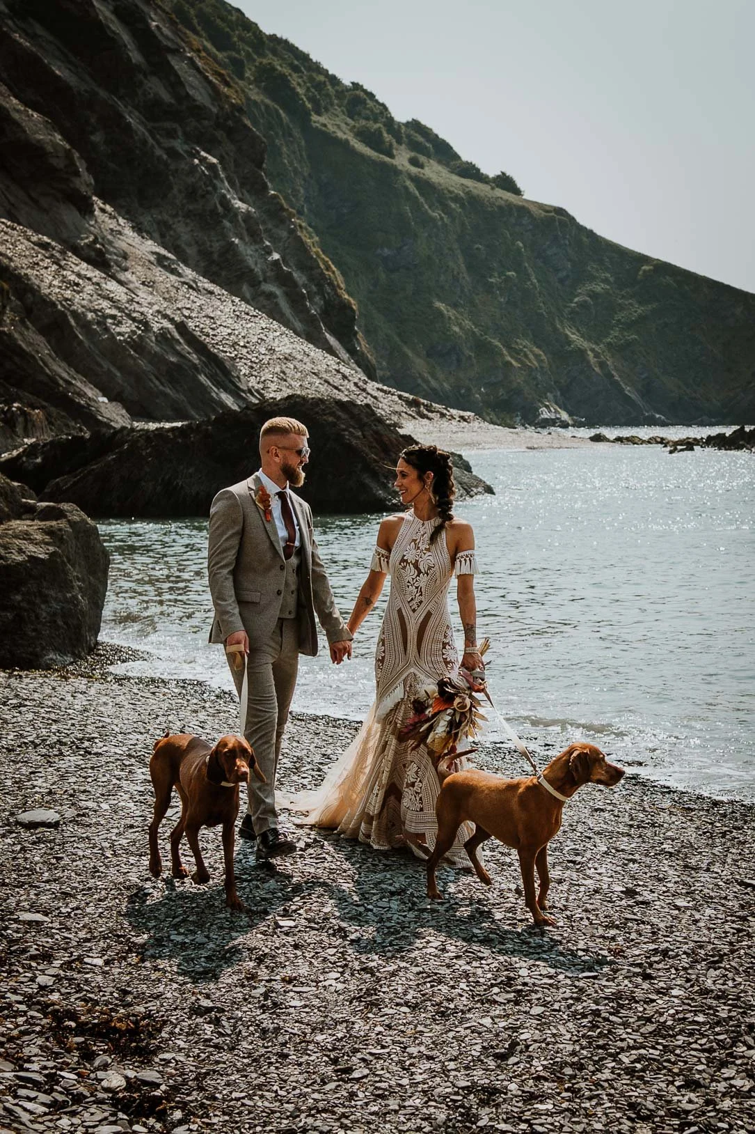 weddingvenuesincornwall_portraitformat_alexapoppe_13.jpg