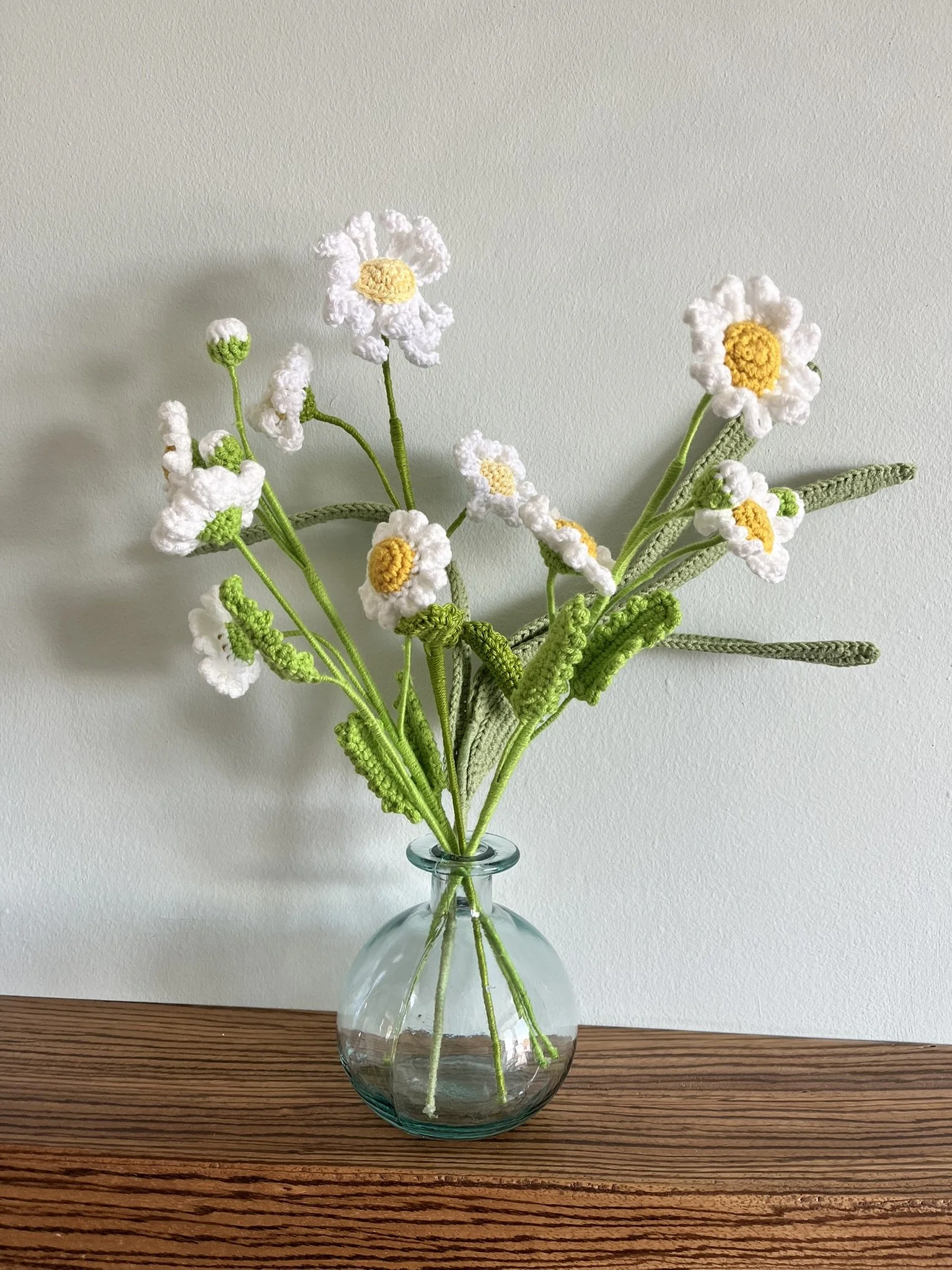 Crochet daisy flower bouquet in vase