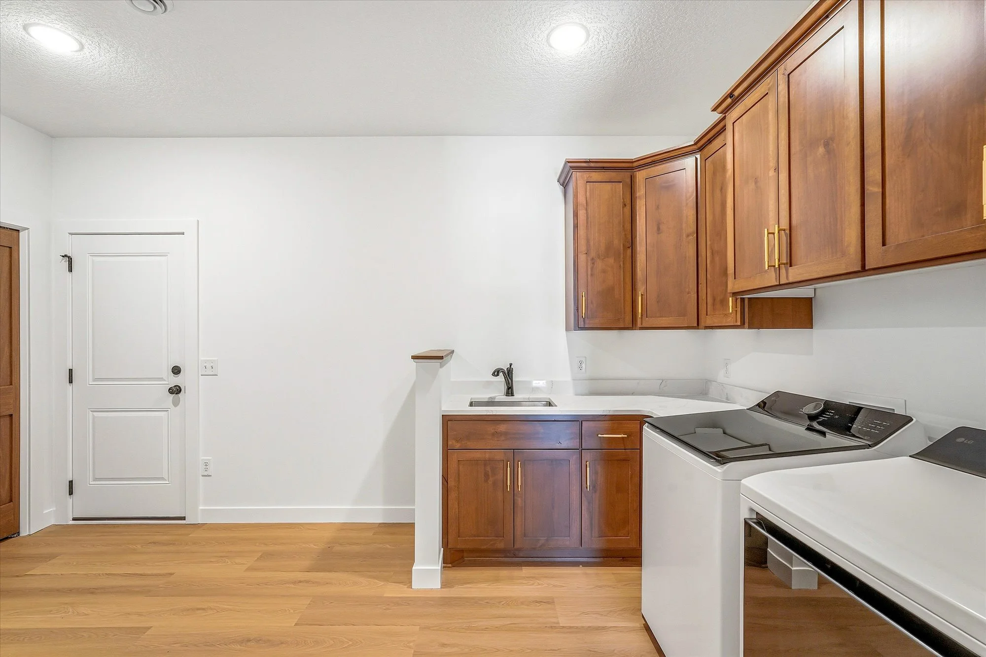 41-233rd Ave NE-35.jpg