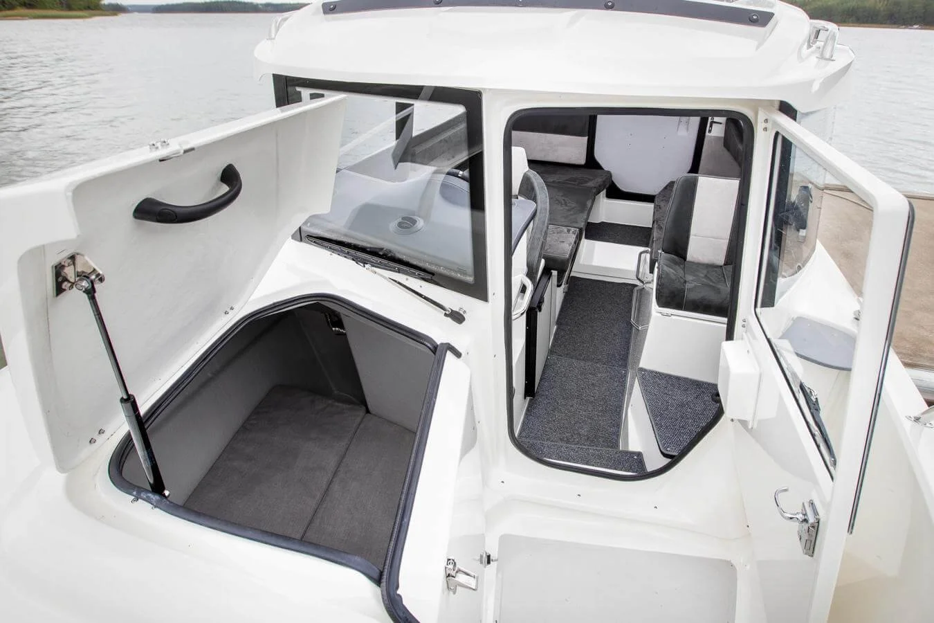 tg-7.9-berlin-boatclub-cabin.jpg