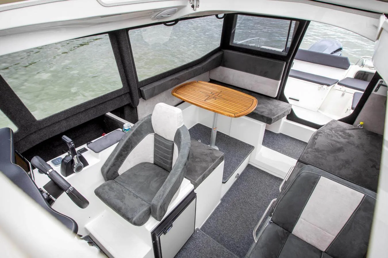 tg-7.9-berlin-boatclub-interior.jpg